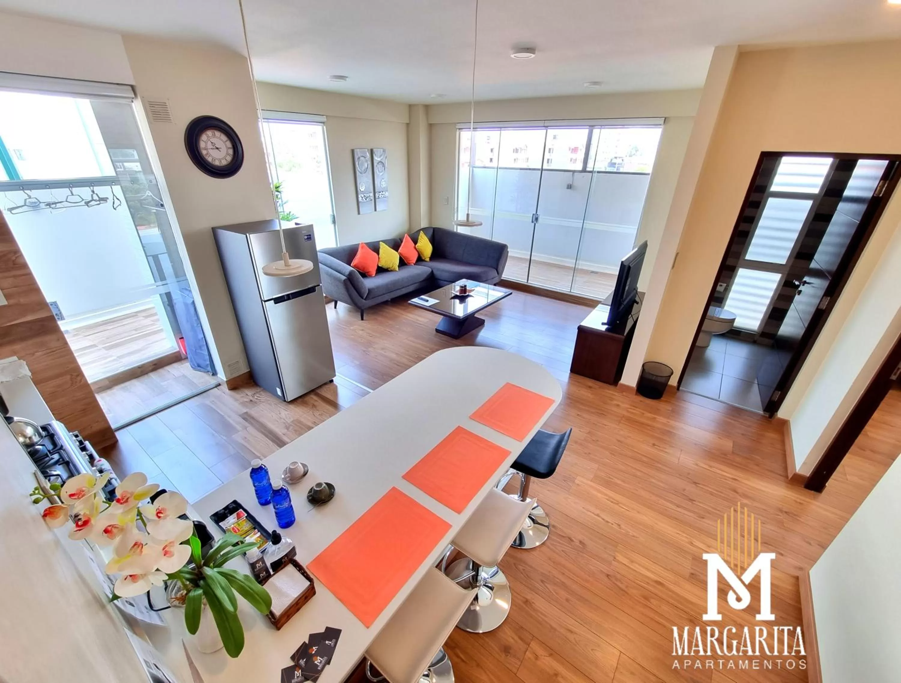 Kitchen or kitchenette, Seating Area in Margarita Apartamentos