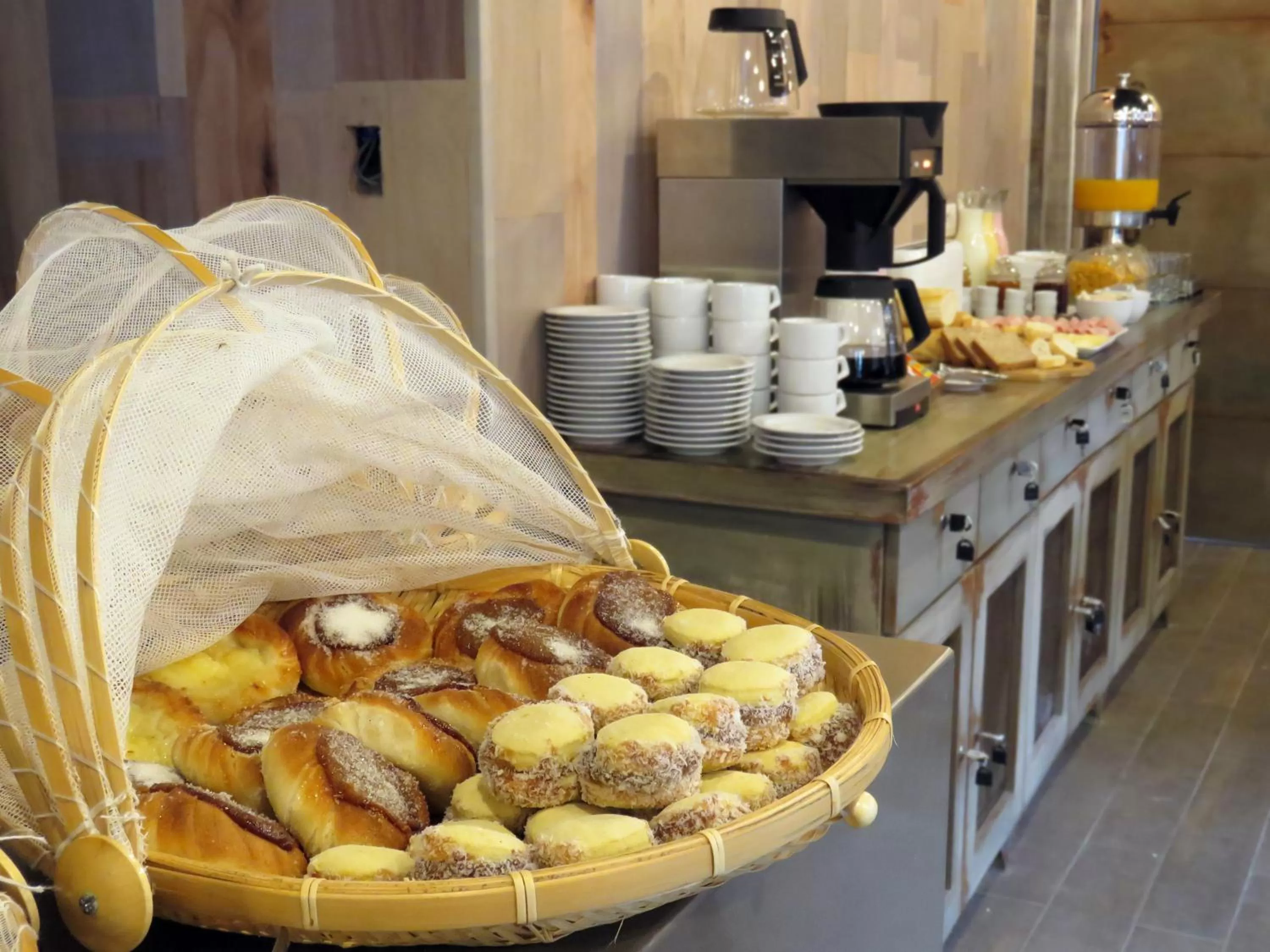 Restaurant/places to eat in Smart Hotel Montevideo