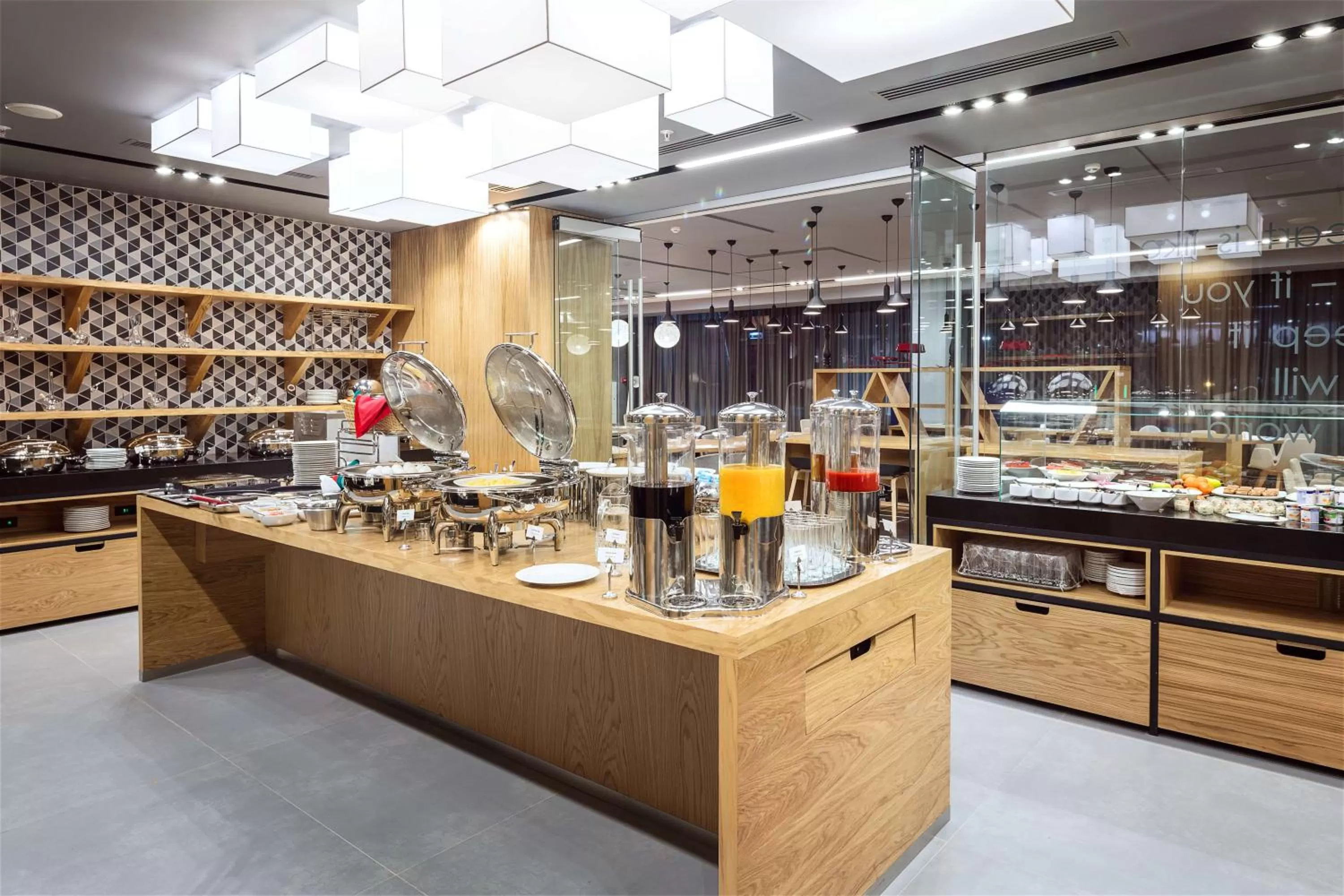 Restaurant/places to eat in Novotel Almaty City Center