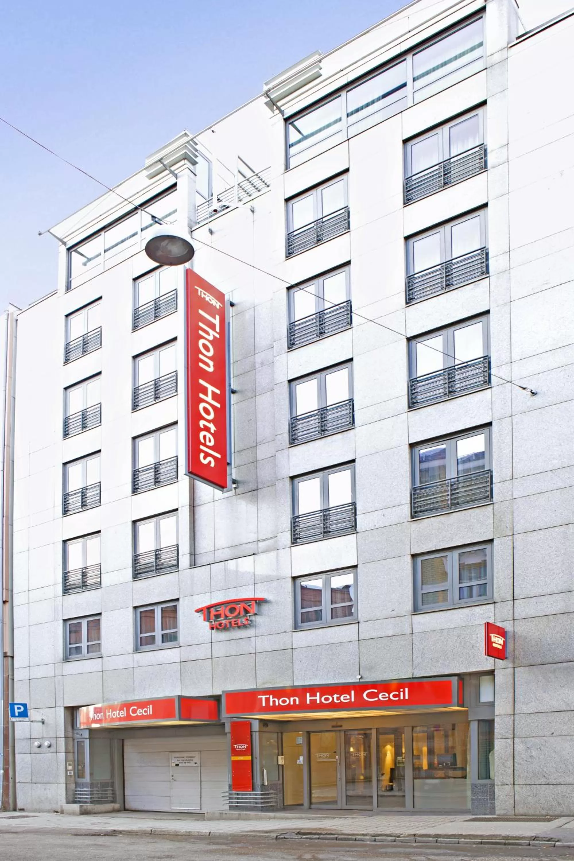 Facade/entrance in Thon Hotel Cecil