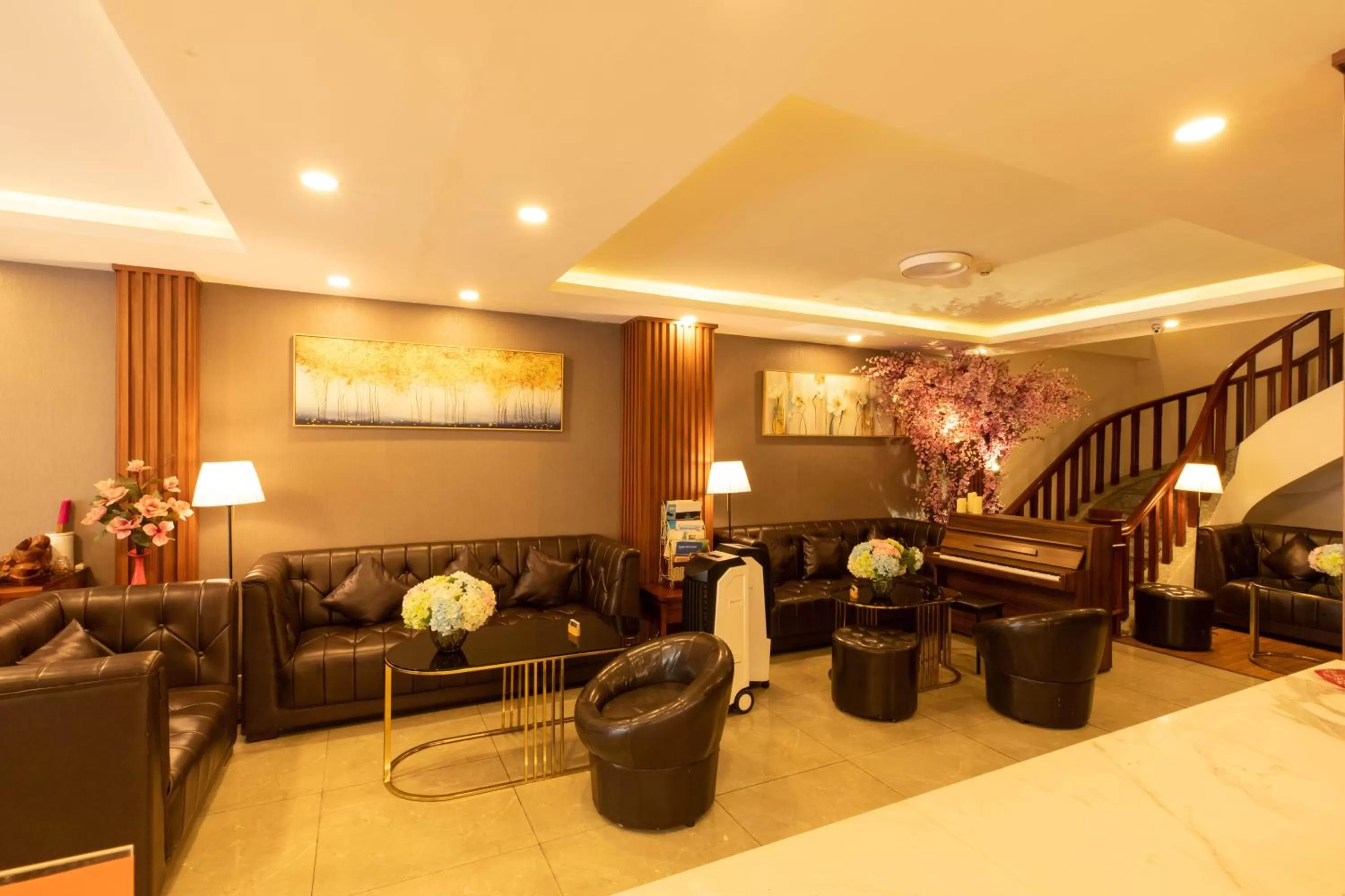 Lobby or reception in Airport Saigon Hotel - Gần ẩm thực đêm chợ Phạm Văn Hai