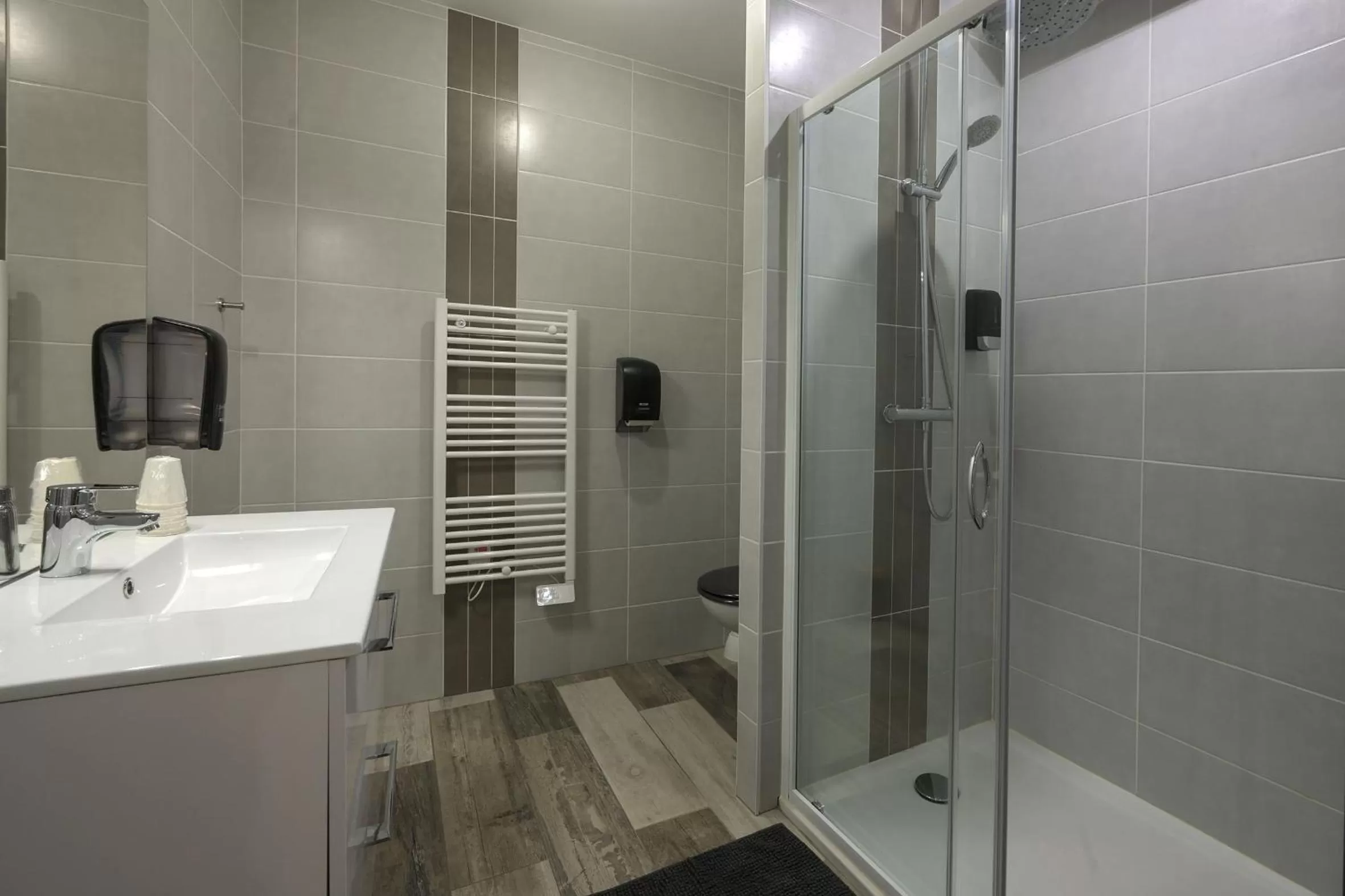 Shower in Hotel De La Croisée