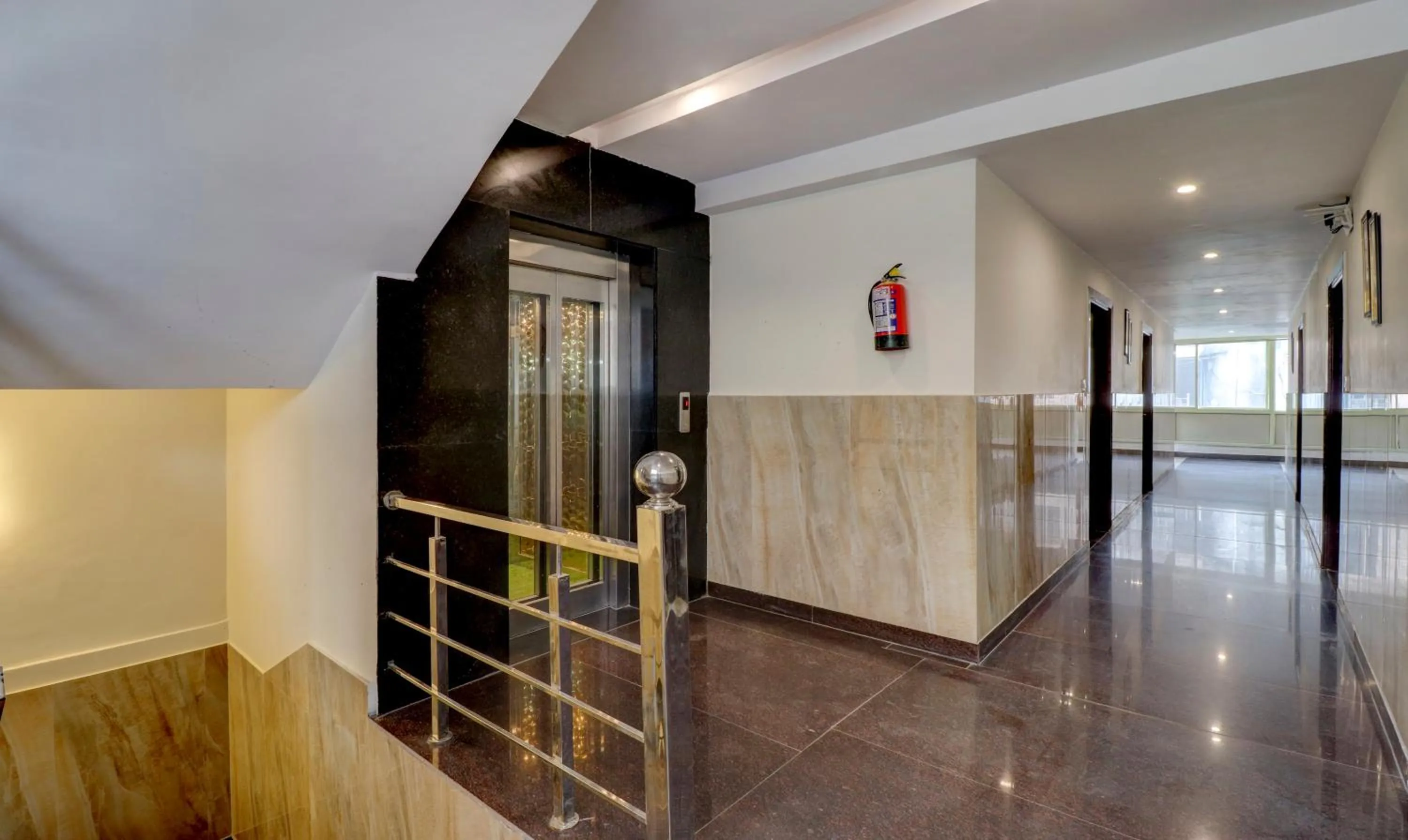 elevator in Itsy Hotels NV, Tapovan