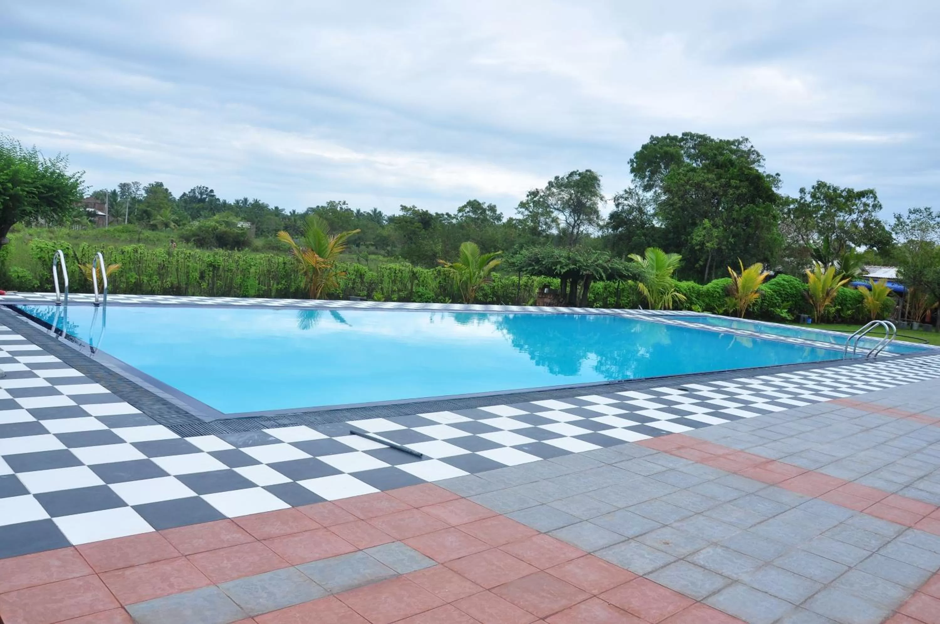Swimming pool in Eco Hotel Black & White - Anuradhapura