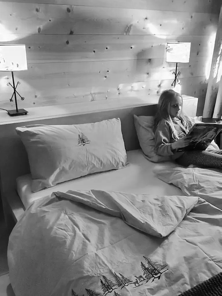 Bedroom, Bed in Berghaus Alpenrösli