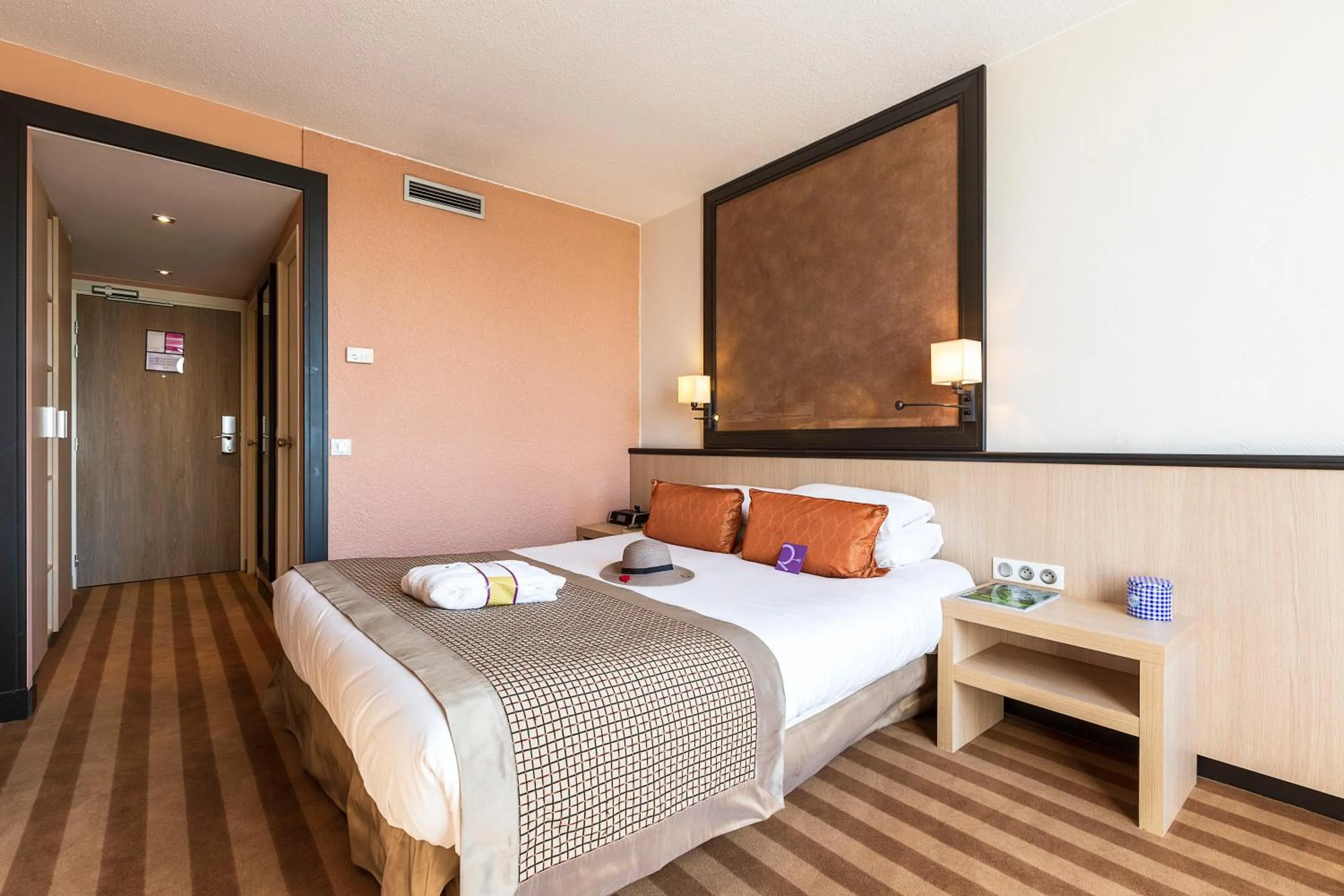 Day, Bed in Mercure Vichy Thermalia