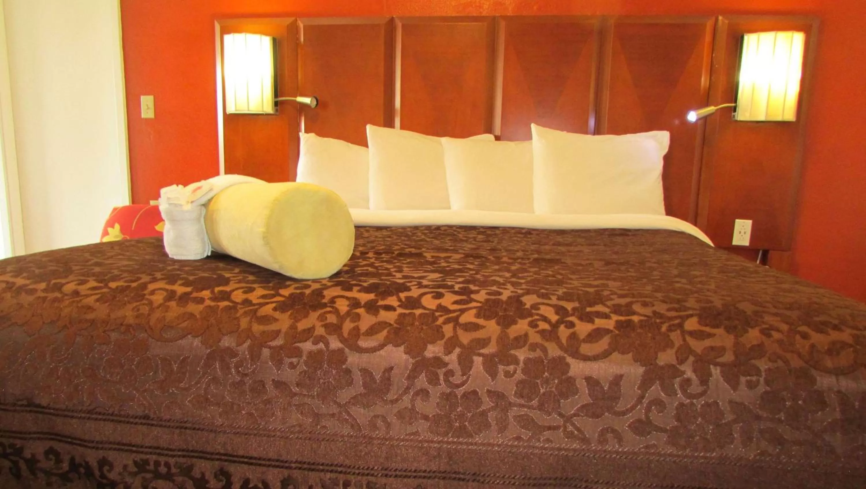 Photo of the whole room, Bed in Mountain Star Inn