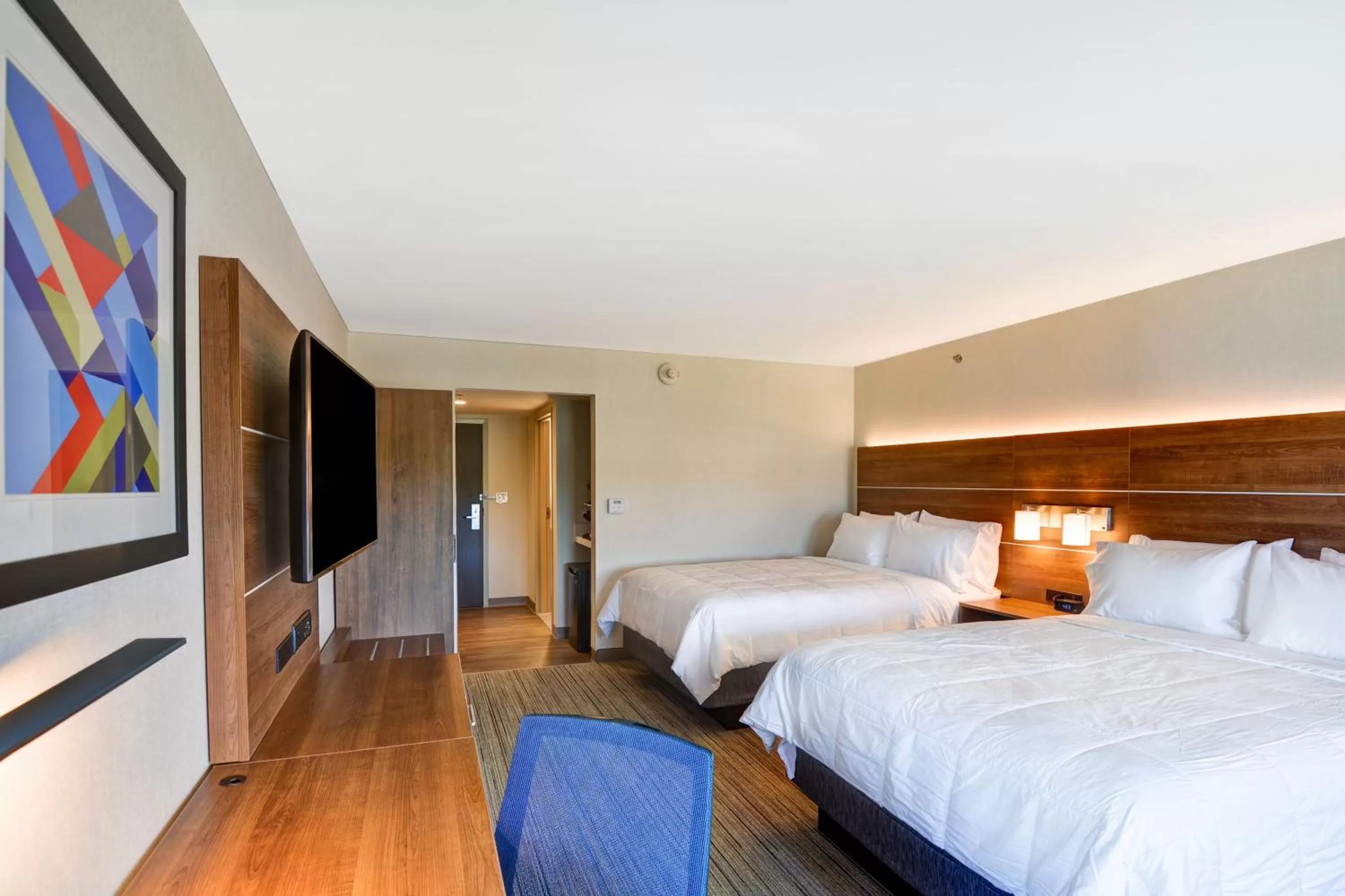 Photo of the whole room, Bed in Holiday Inn Express Boston by IHG