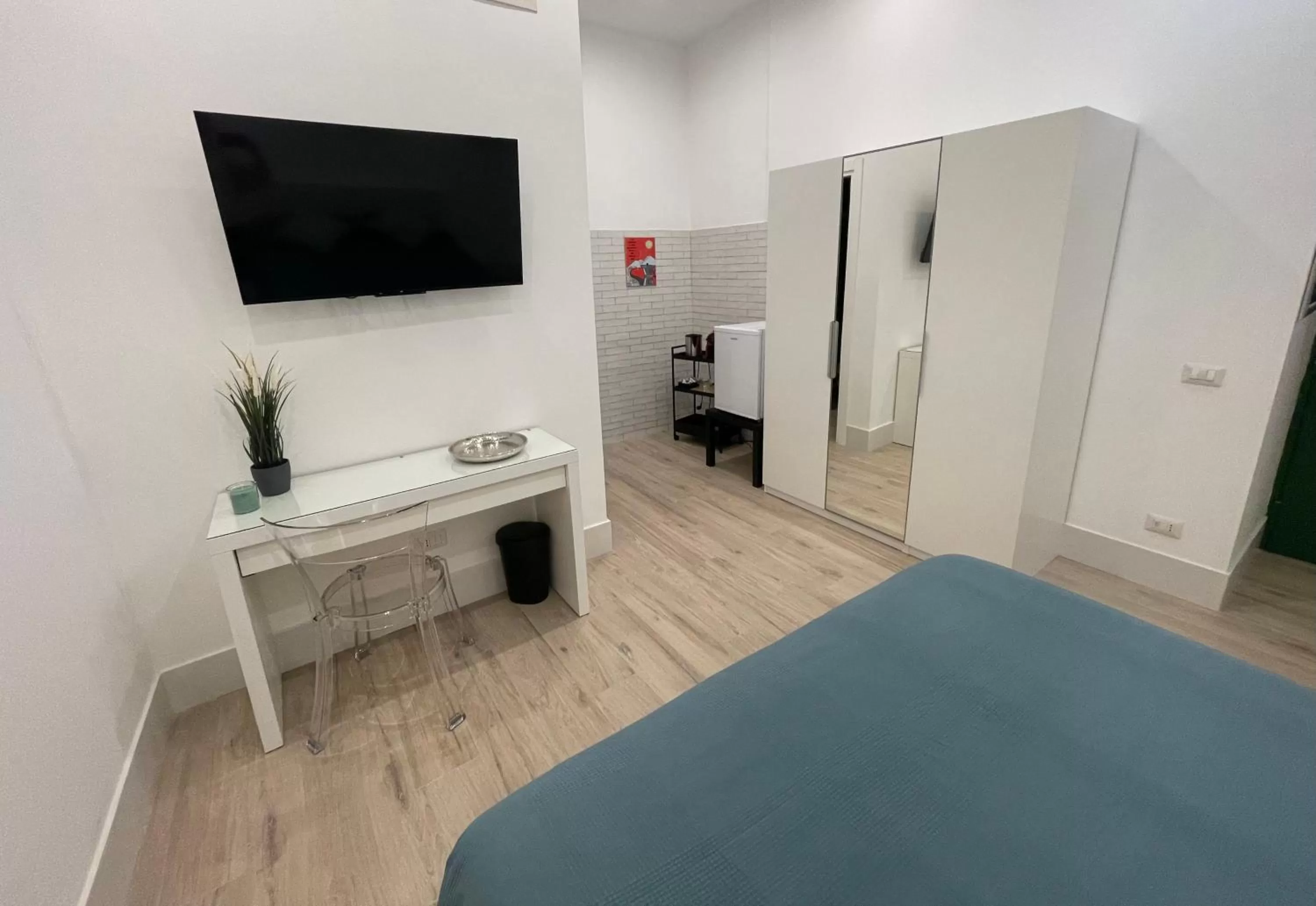 TV/Entertainment Center in IL 16