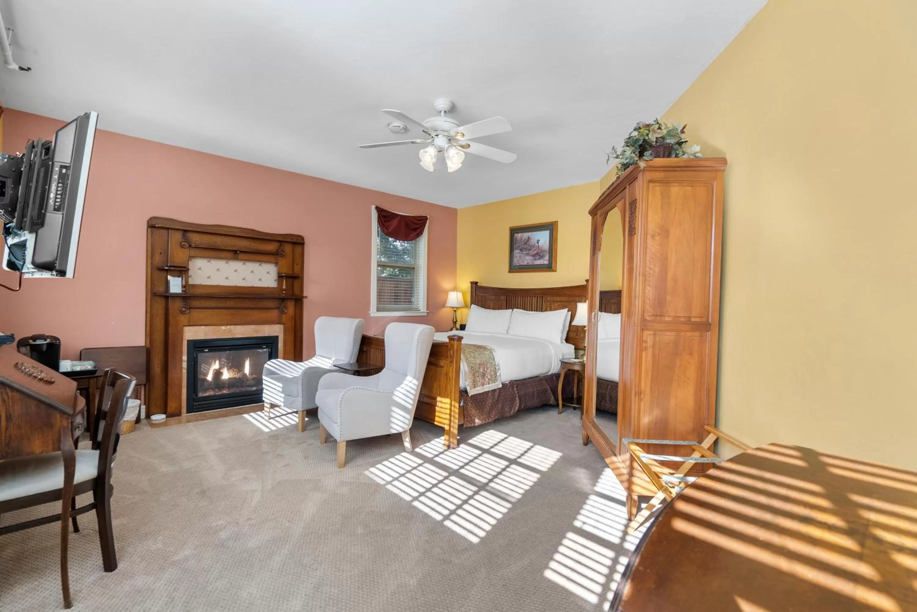 Seating Area in Hennessey House Bed and Breakfast
