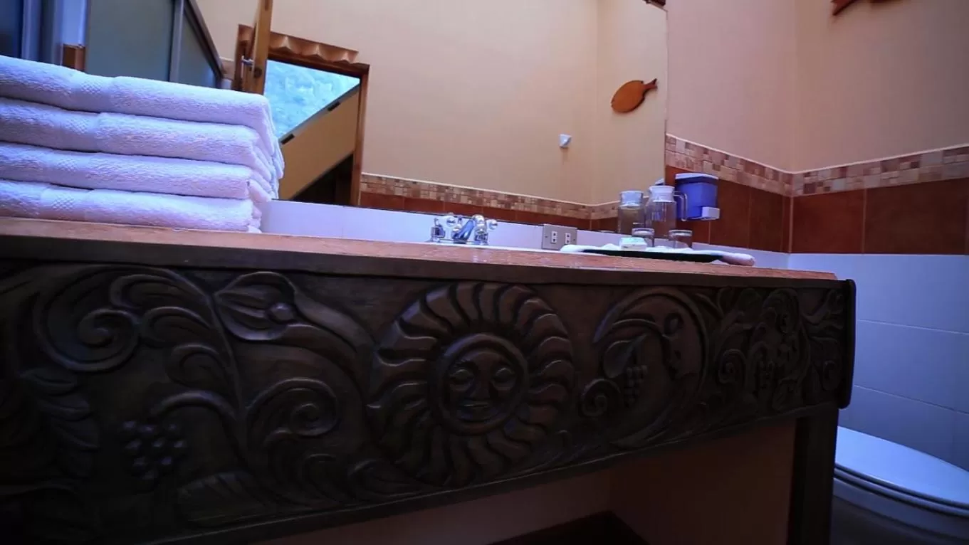 Bathroom, Bed in Hotel San Buenaventura de Atitlán