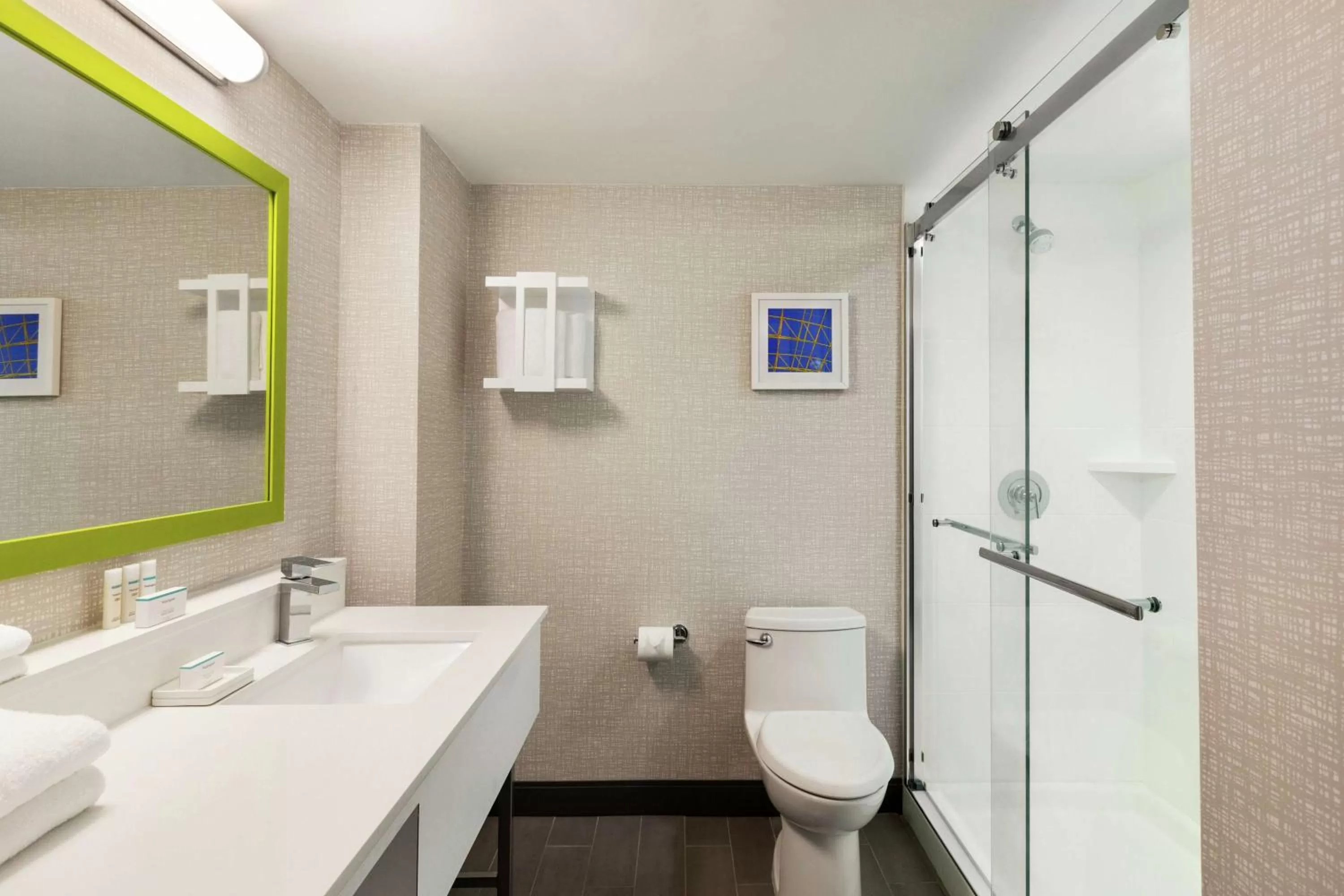 Bathroom in Hampton Inn & Suites Fort Lauderdale Airport