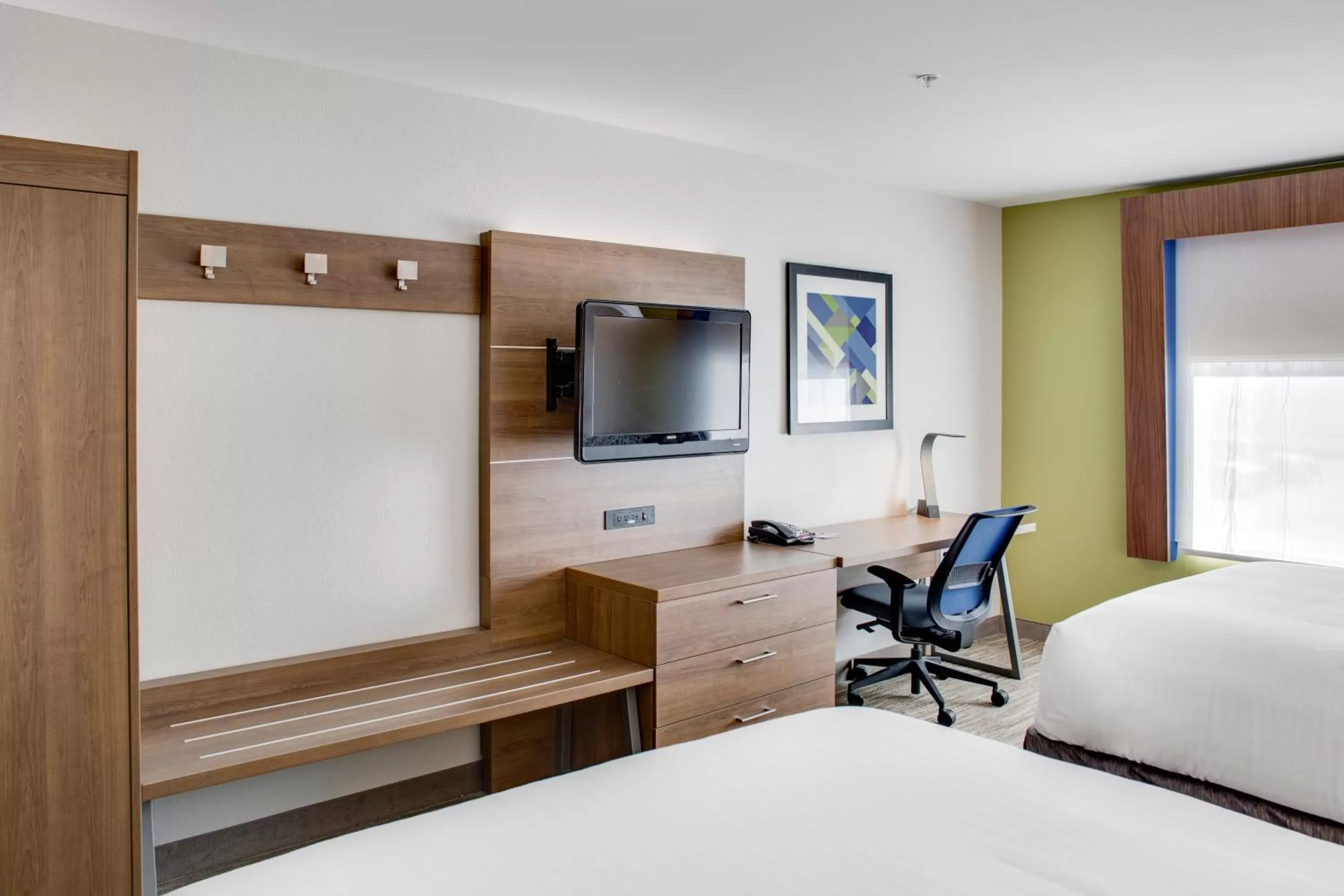 TV and multimedia, Bed in Holiday Inn Express Hotel & Suites Chickasha by IHG
