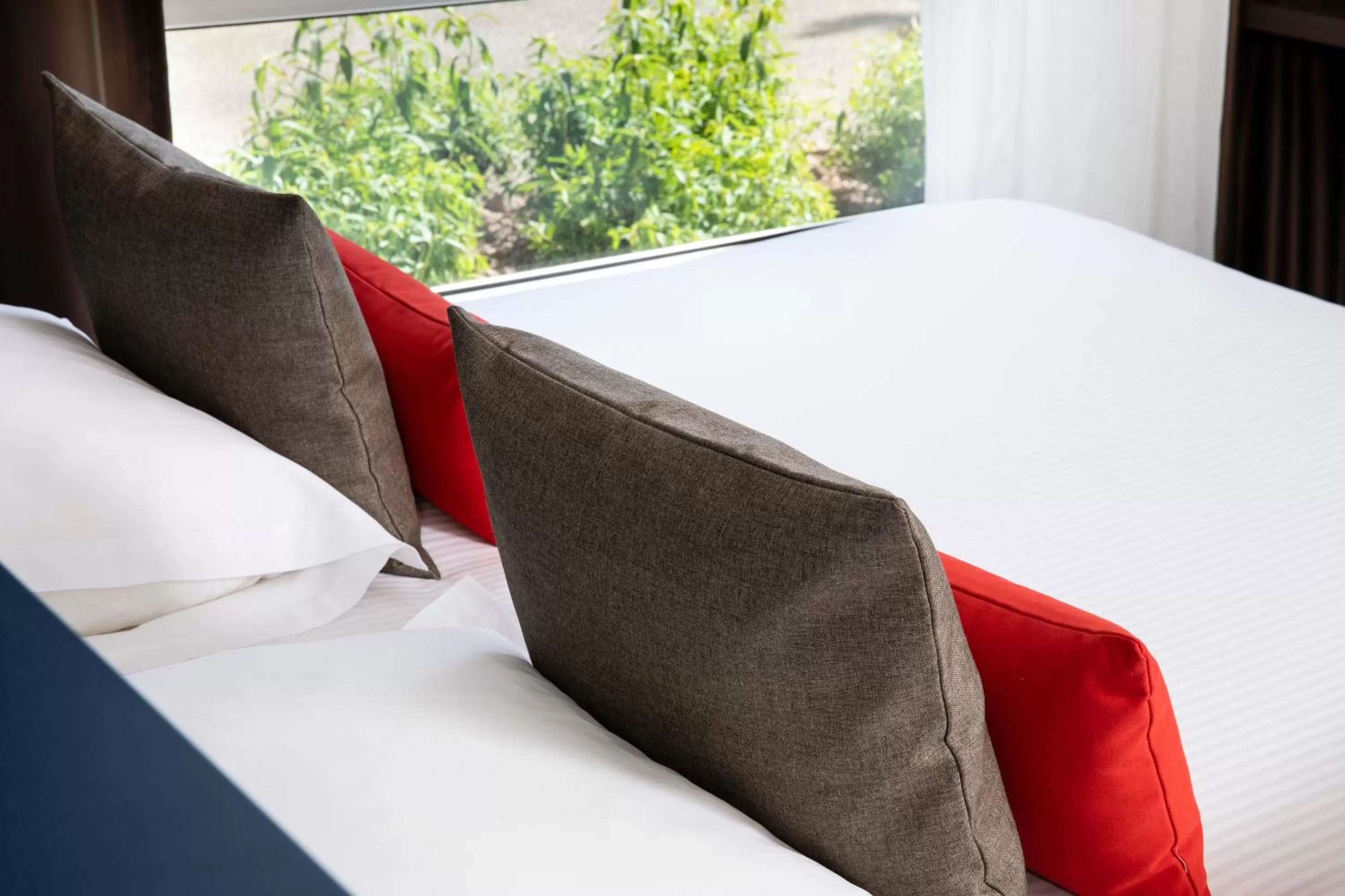 Decorative detail, Bed in Hotel Le Bugatti