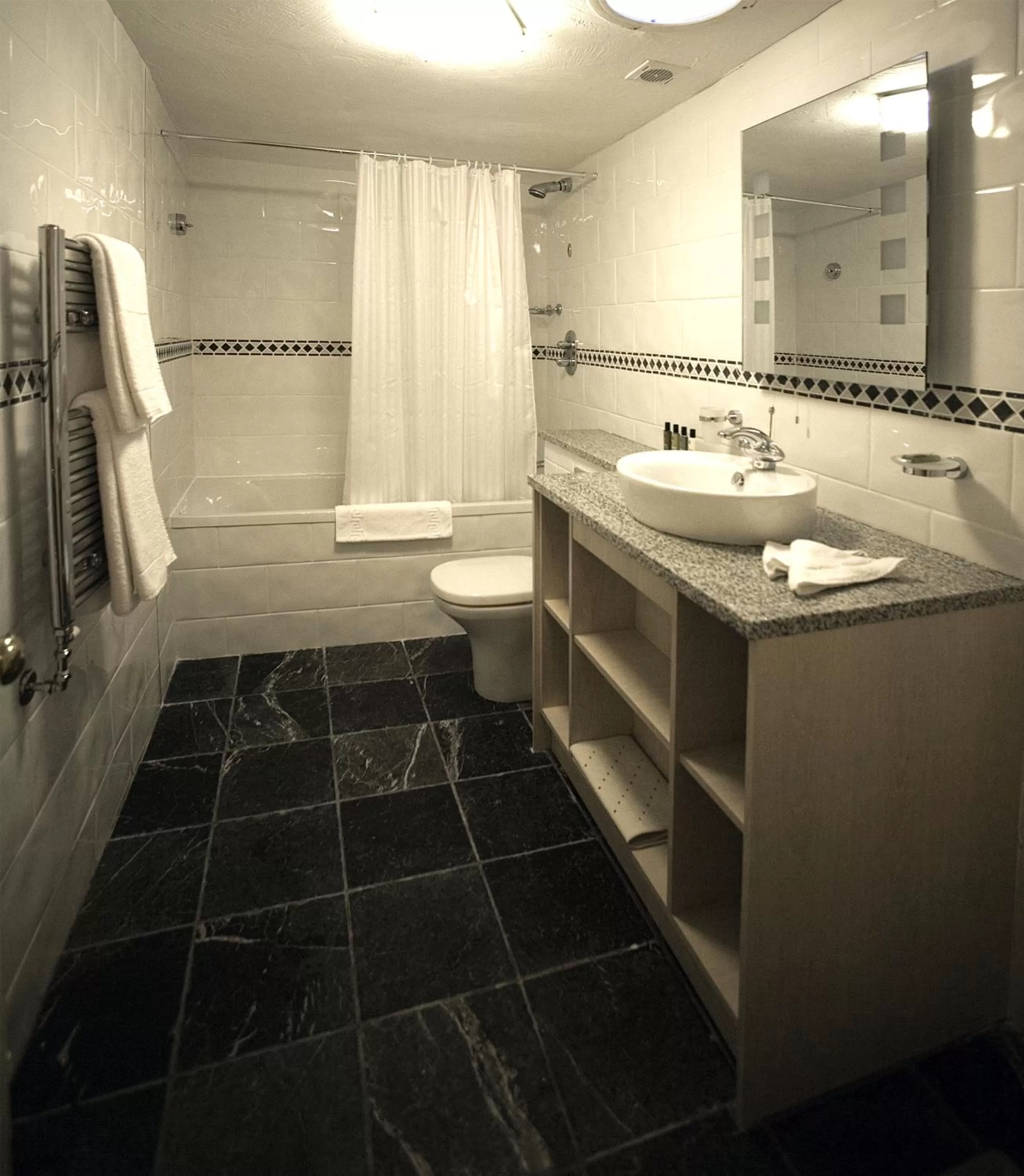 Bathroom in Colwick Hall Hotel