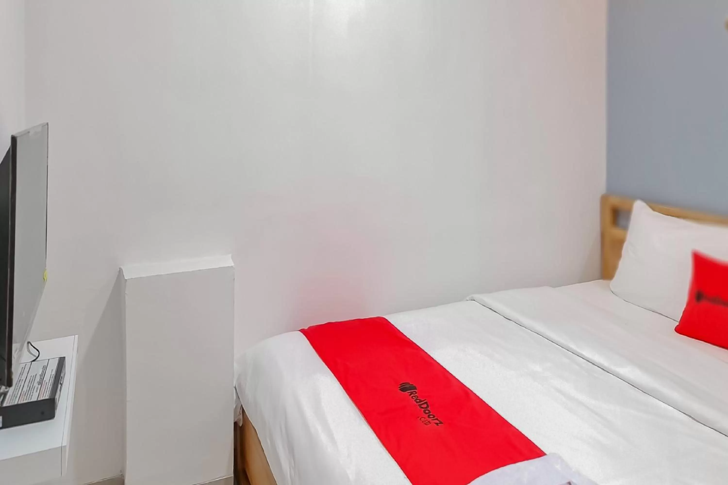 Bed in RedDoorz Plus @ Batutulis Bogor