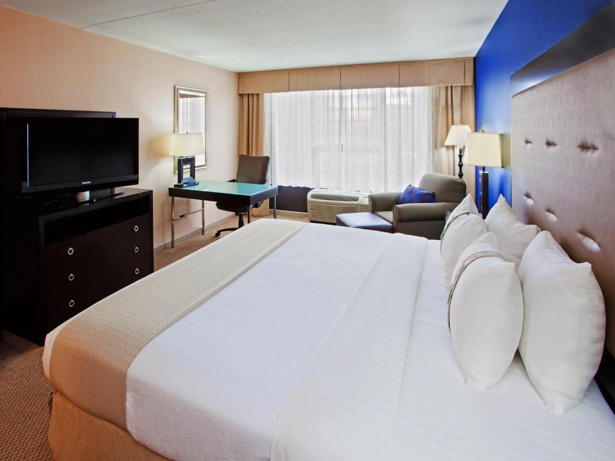Bed in Holiday Inn Washington D.C. - Greenbelt Maryland by IHG
