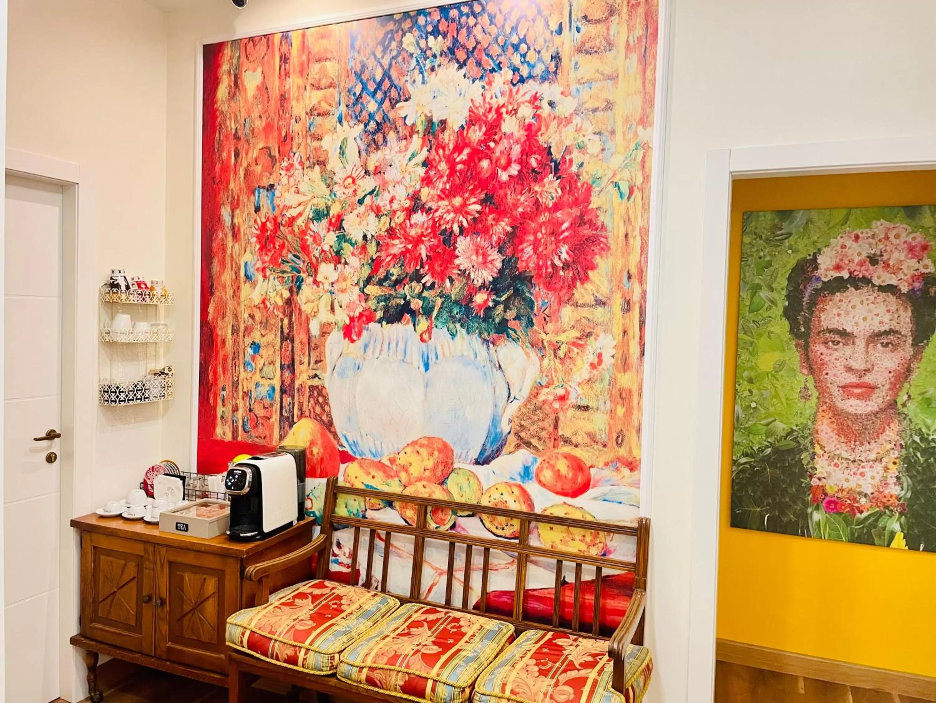 Restaurant/places to eat in ConteMax ArtHouse