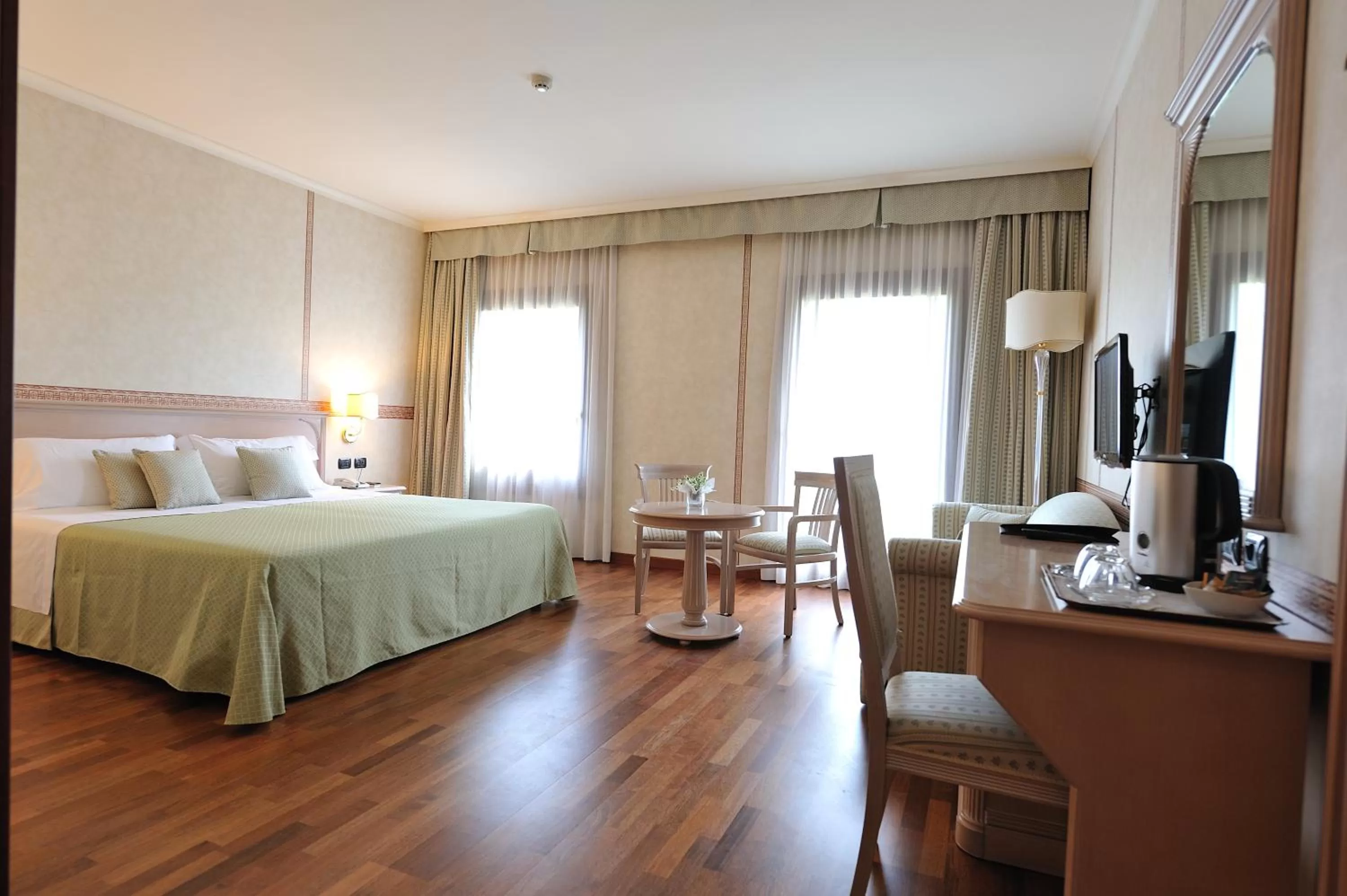 Photo of the whole room, Bed in Hotel Roxy Plaza