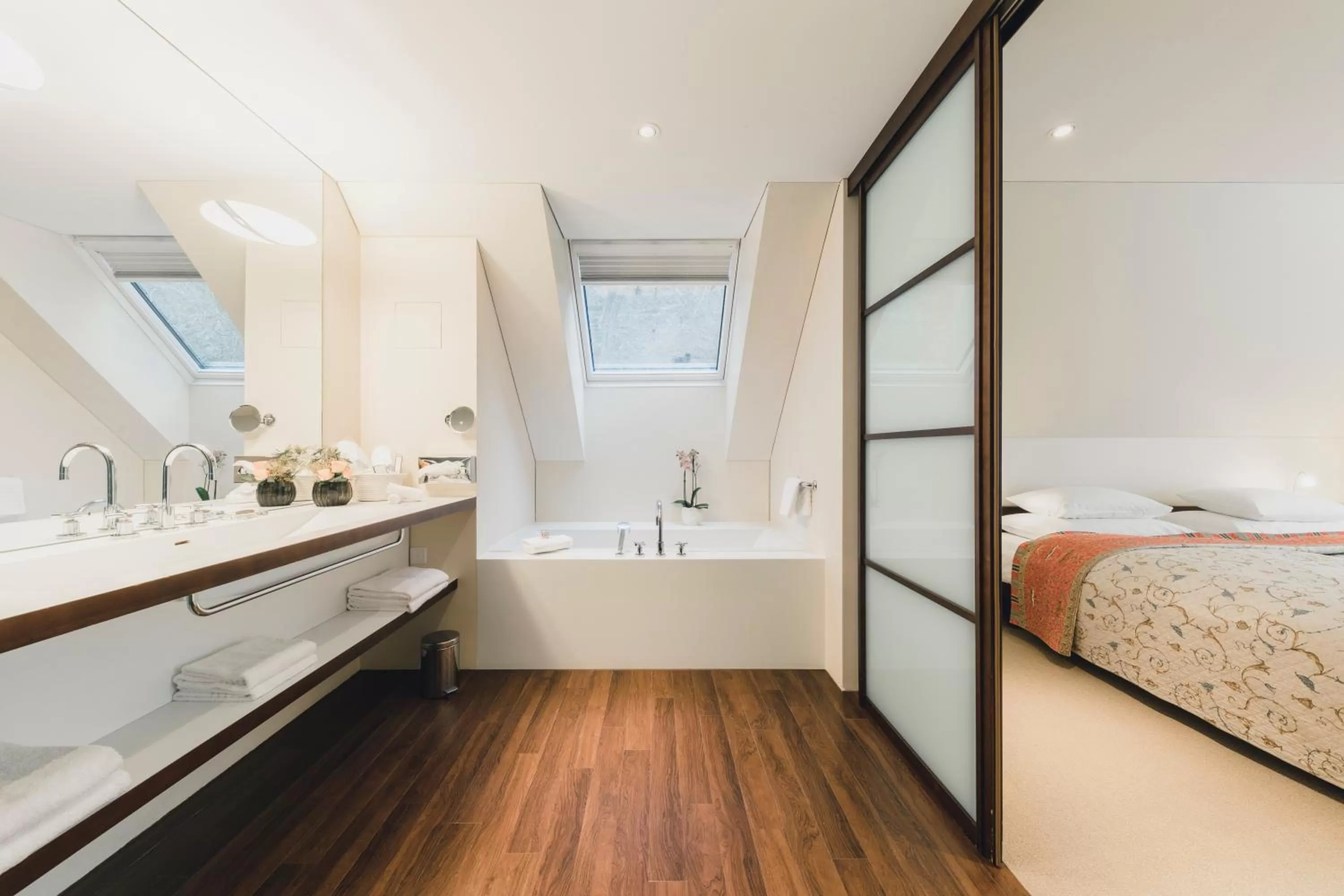 Bathroom, Bed in Residence Hotel