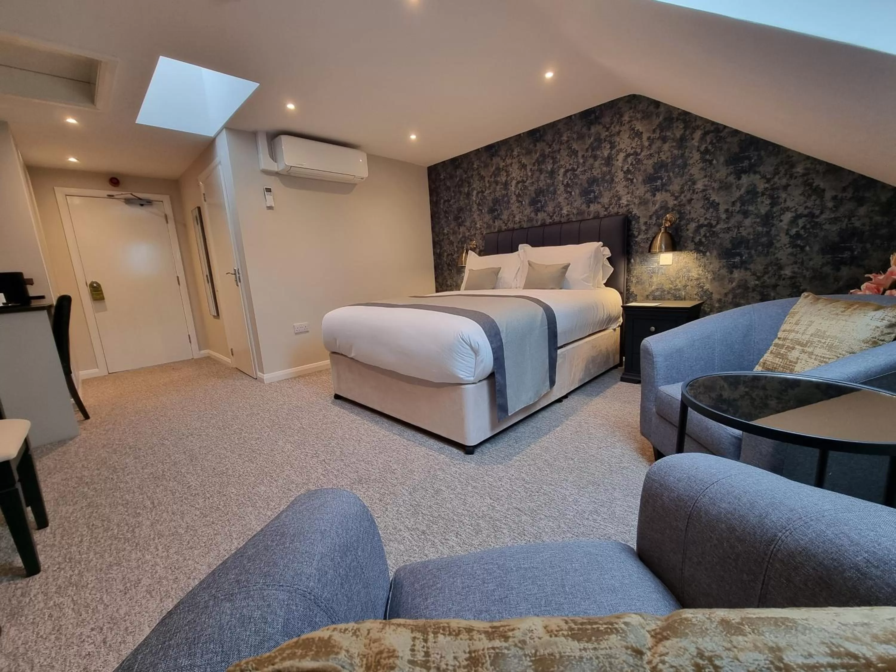 Bedroom, Bed in Number Four at Stow