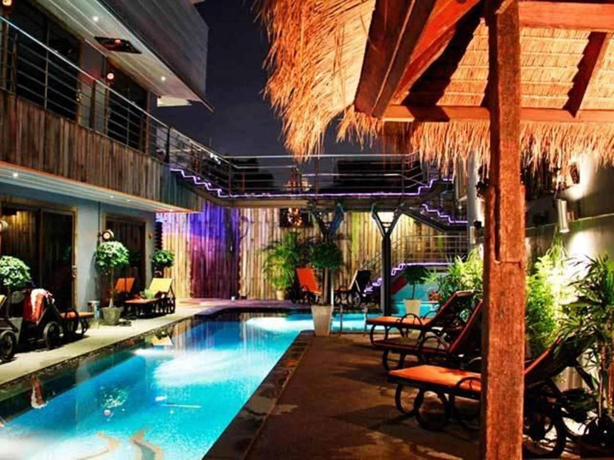 Swimming pool in Nicky's Handlebar