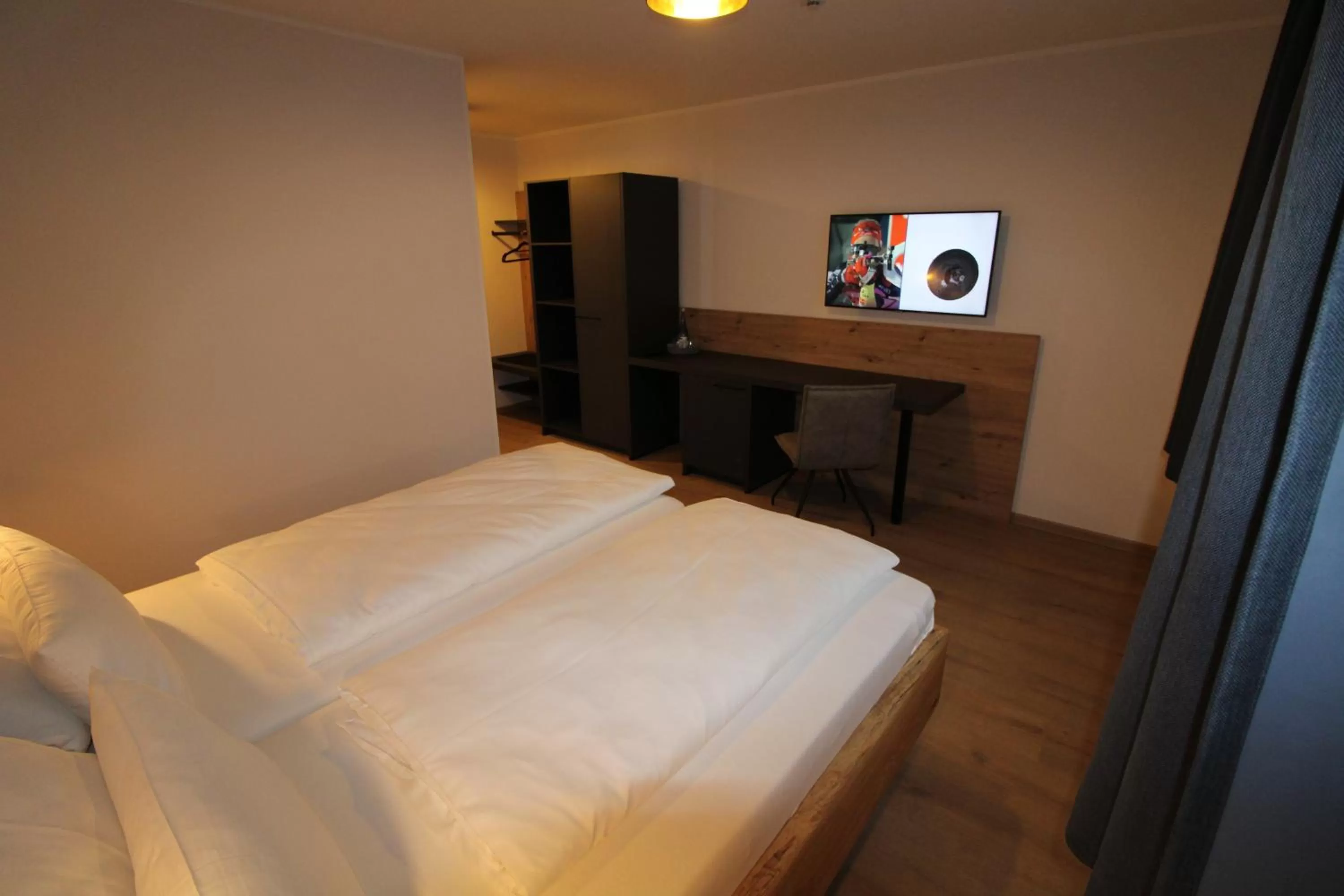 Bed in DER Hirsch Hotel