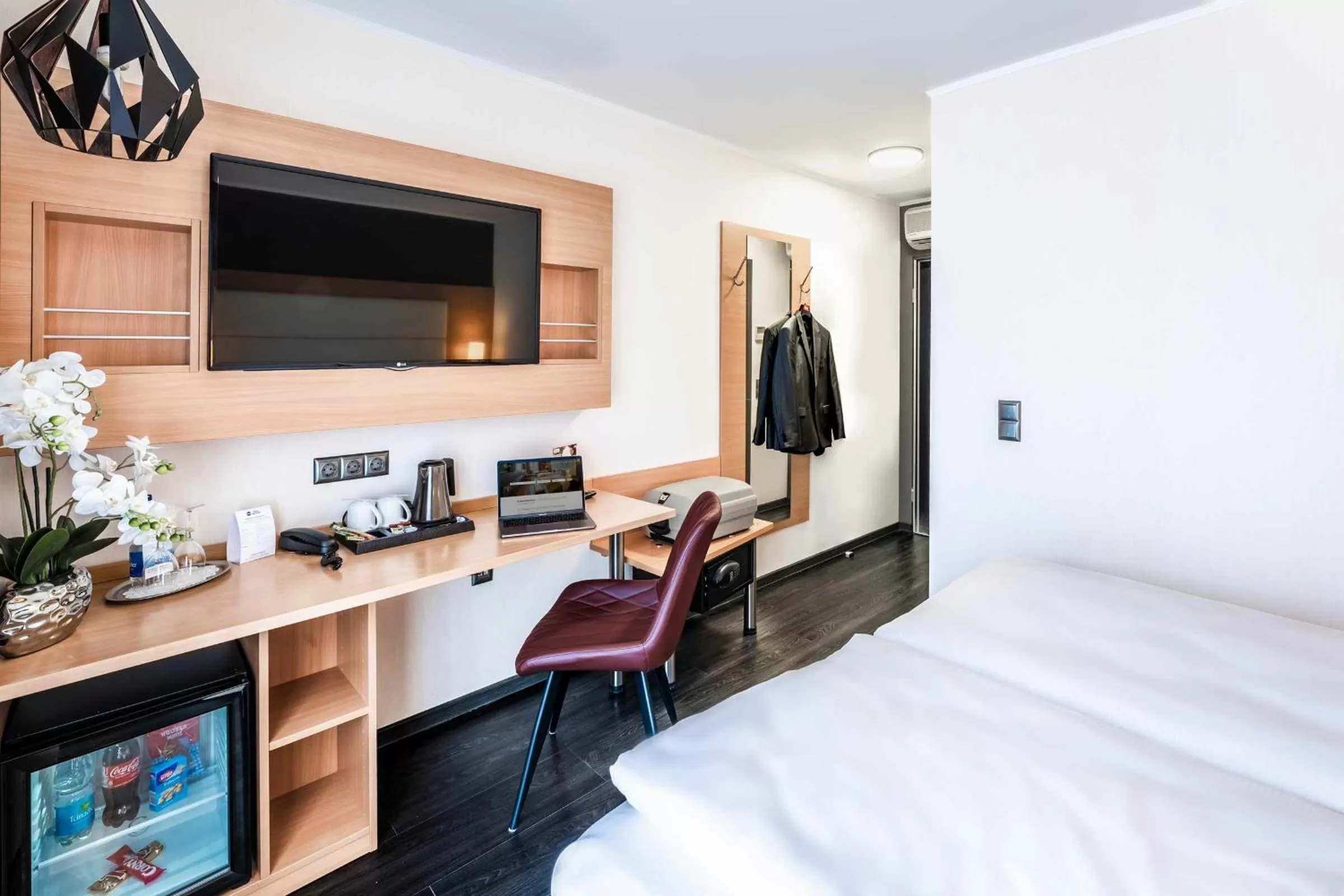 Photo of the whole room, TV/Entertainment Center in Best Western Hotel am Kastell