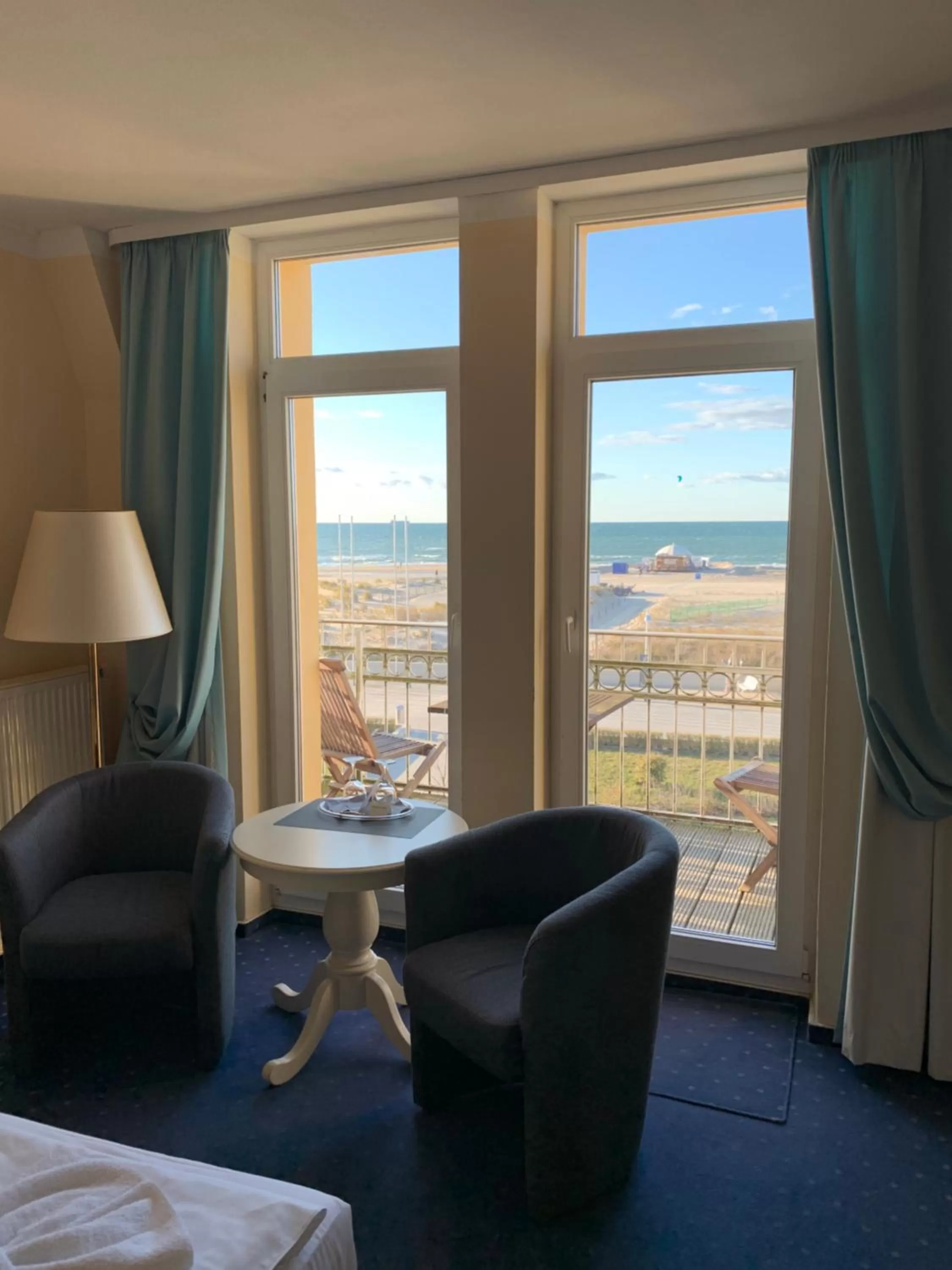 Lake view, Seating Area in Hotel Bellevue Warnemünde