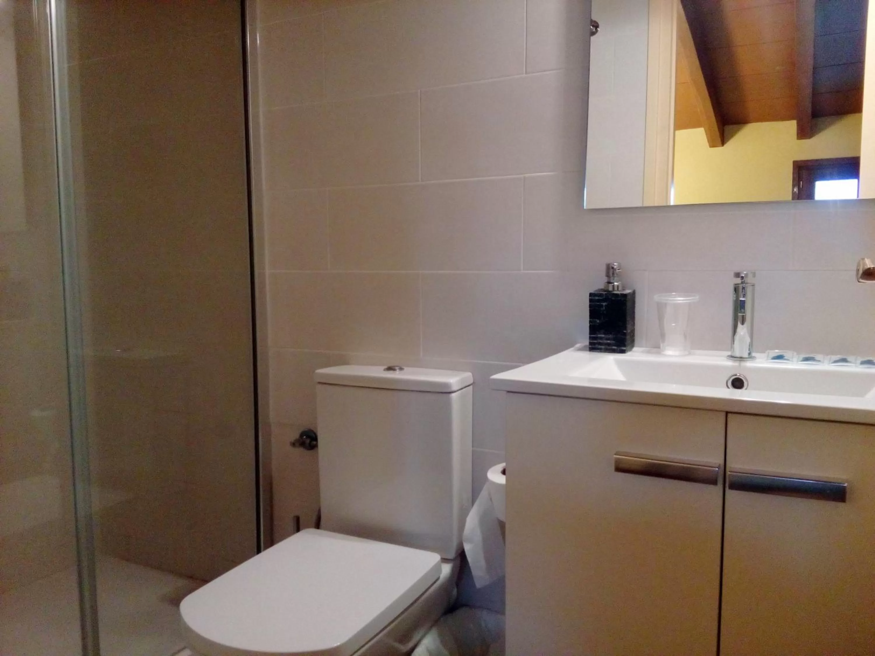 Shower, Bathroom in CAN MENCIÓ - Plaça Major