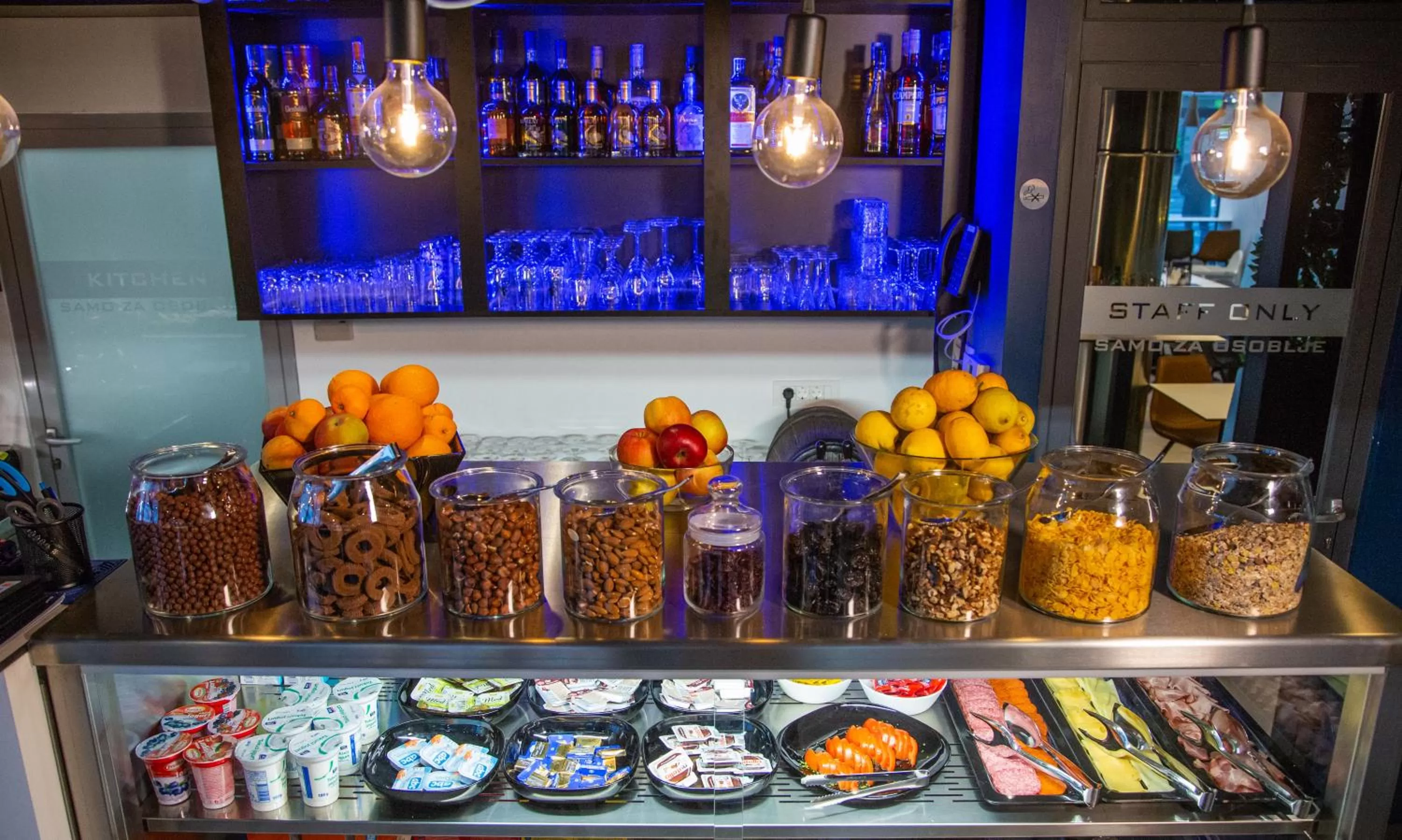 Breakfast in Hotel Blue