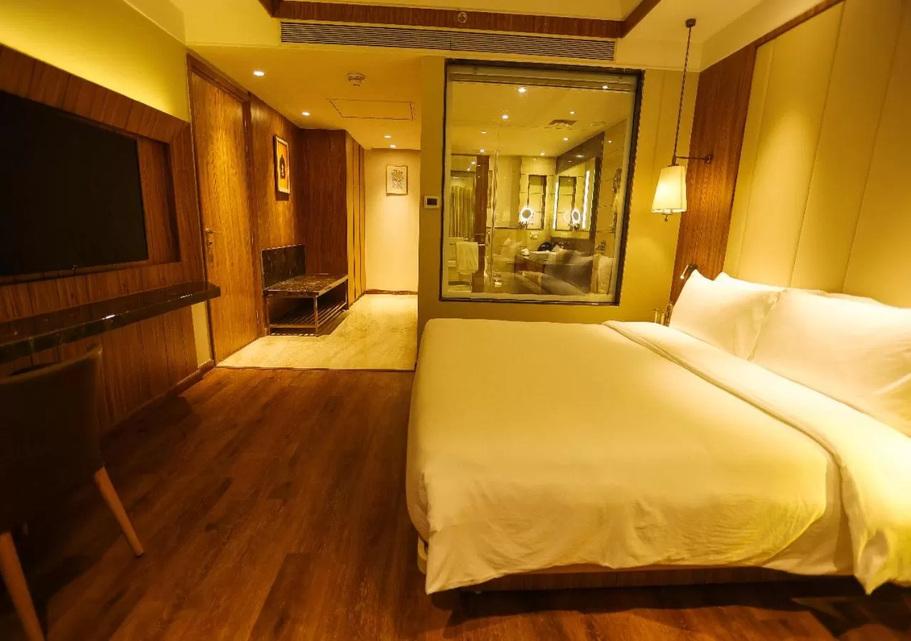 Bedroom, Bed in Radisson Bhopal