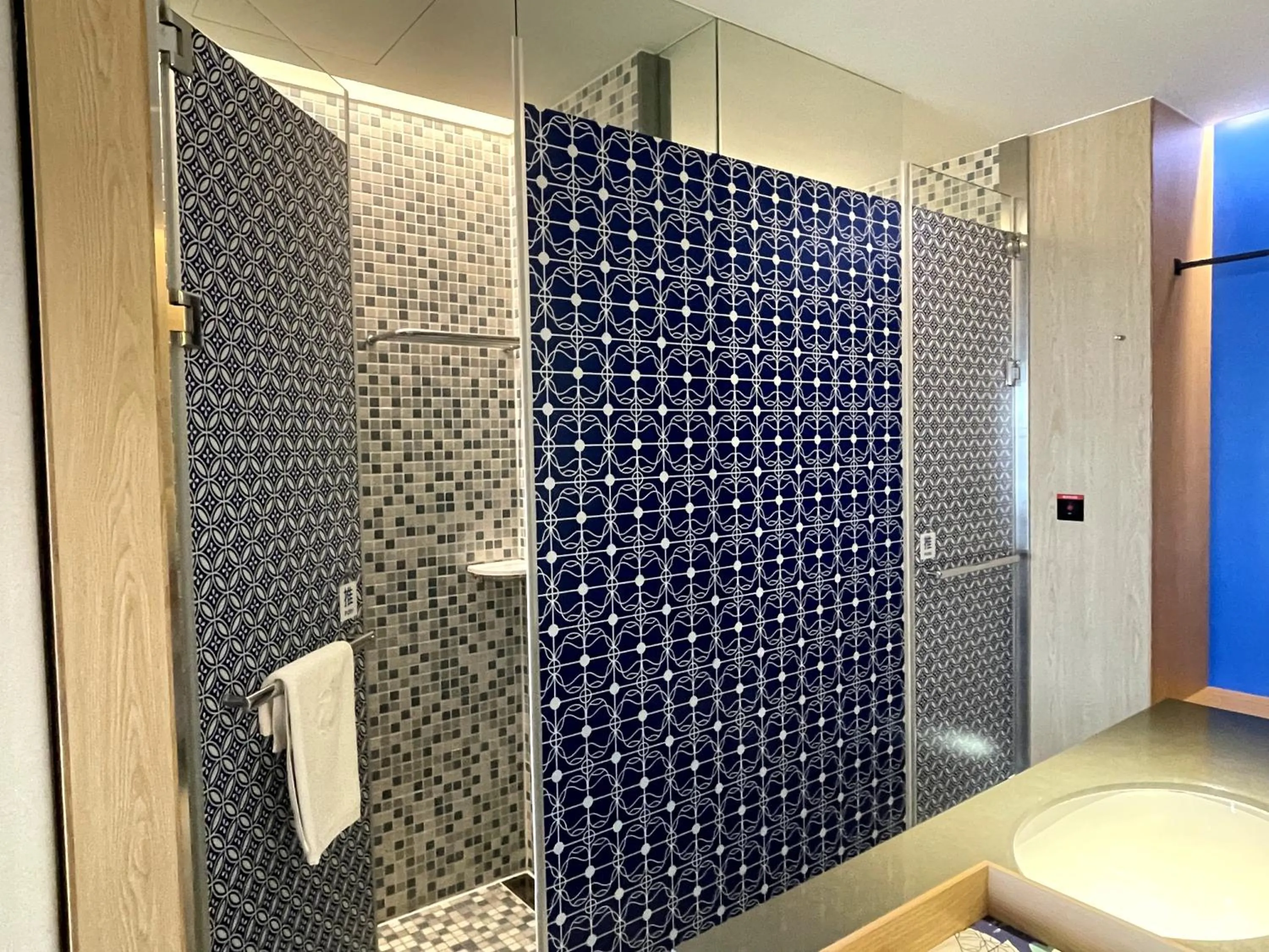 Shower in Discovery Hotel