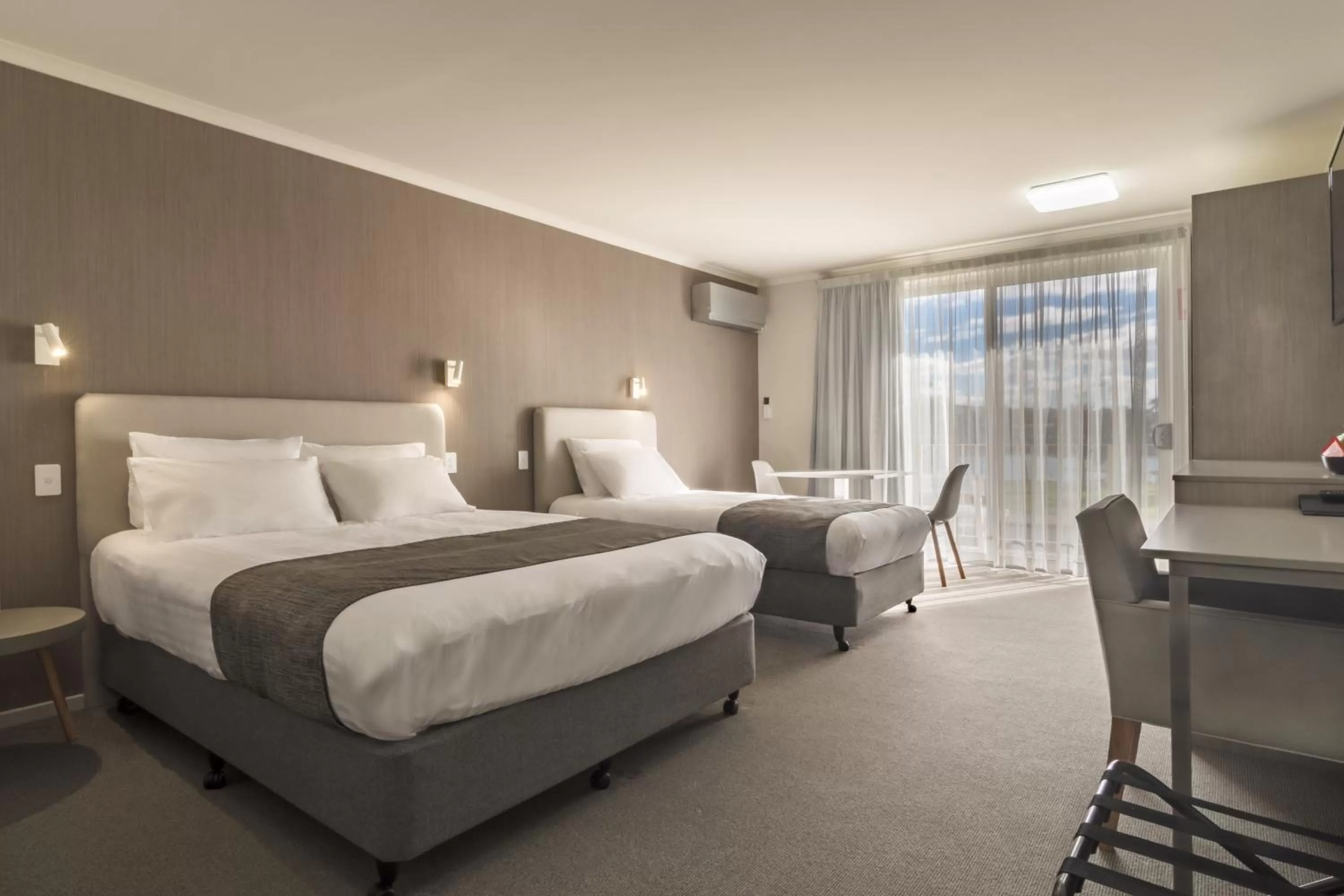 Bedroom, Bed in Argosy Motor Inn