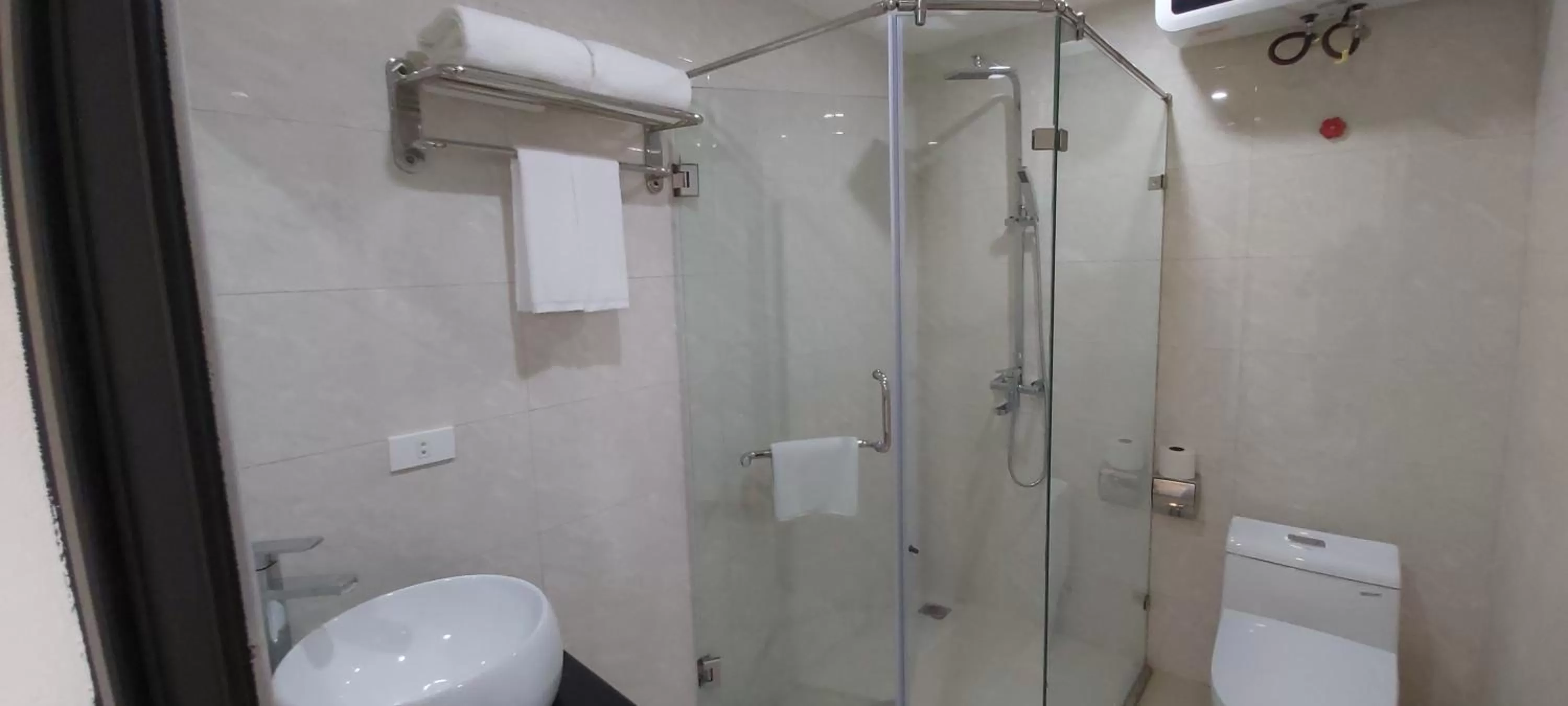 Shower in Hanoi Endless Hotel