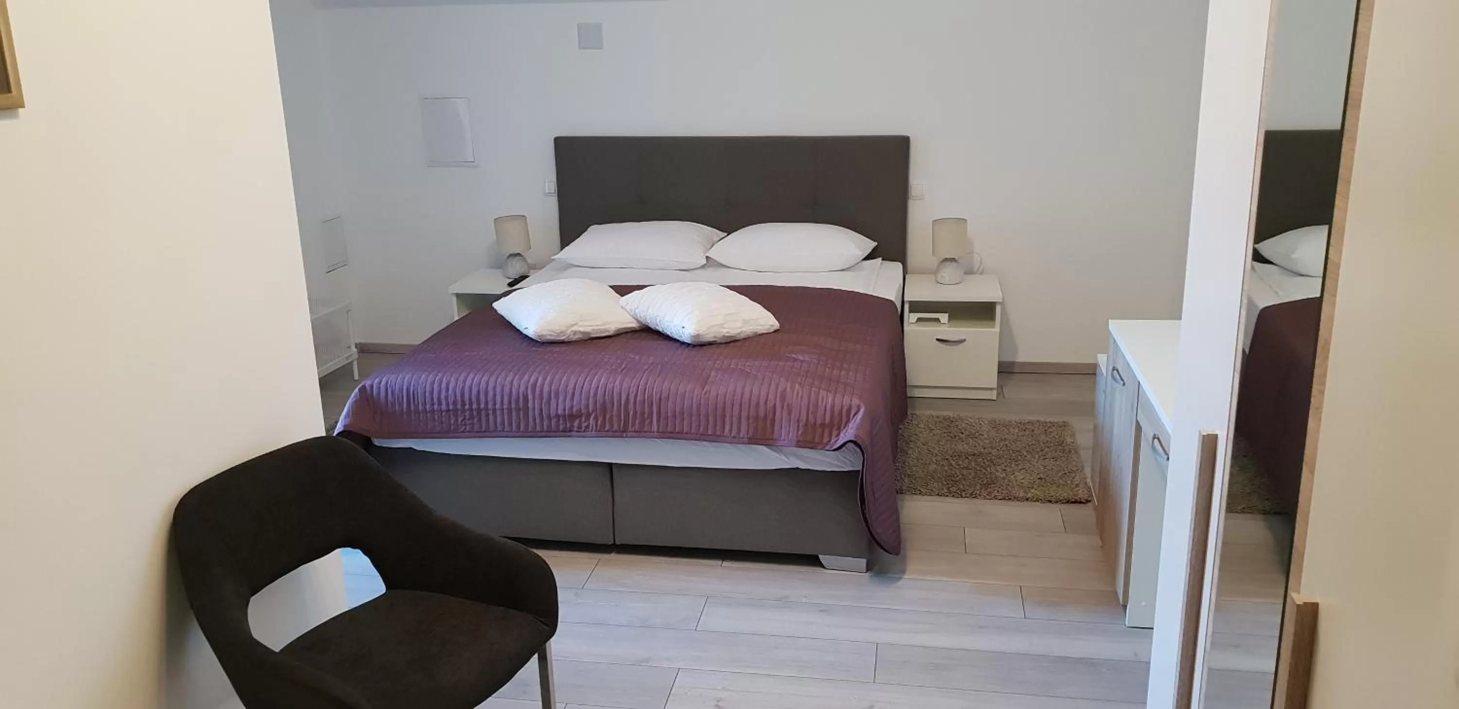 Bed in KE-TO Zagreb Airport Rooms
