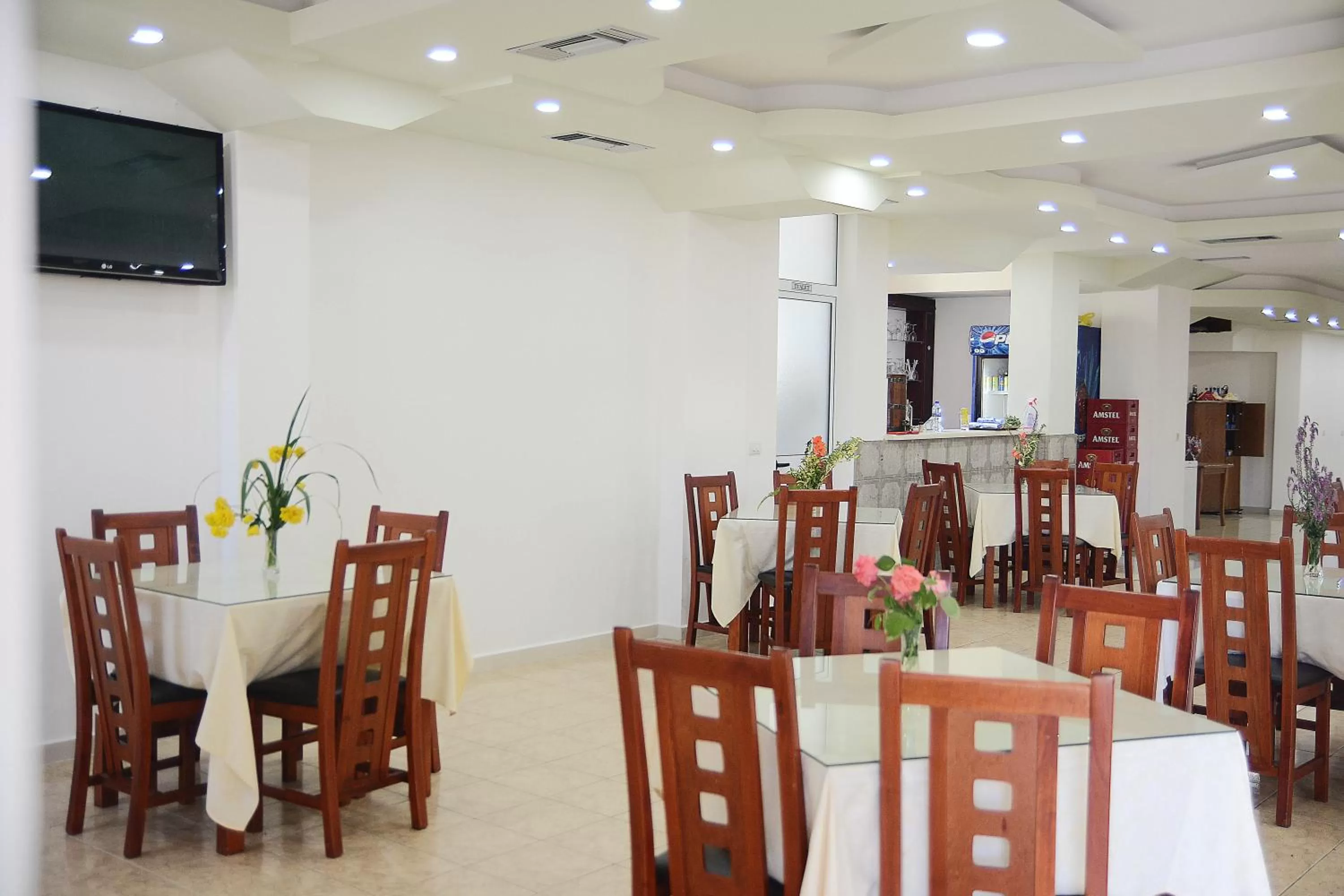 Restaurant/places to eat in Hotel Floga