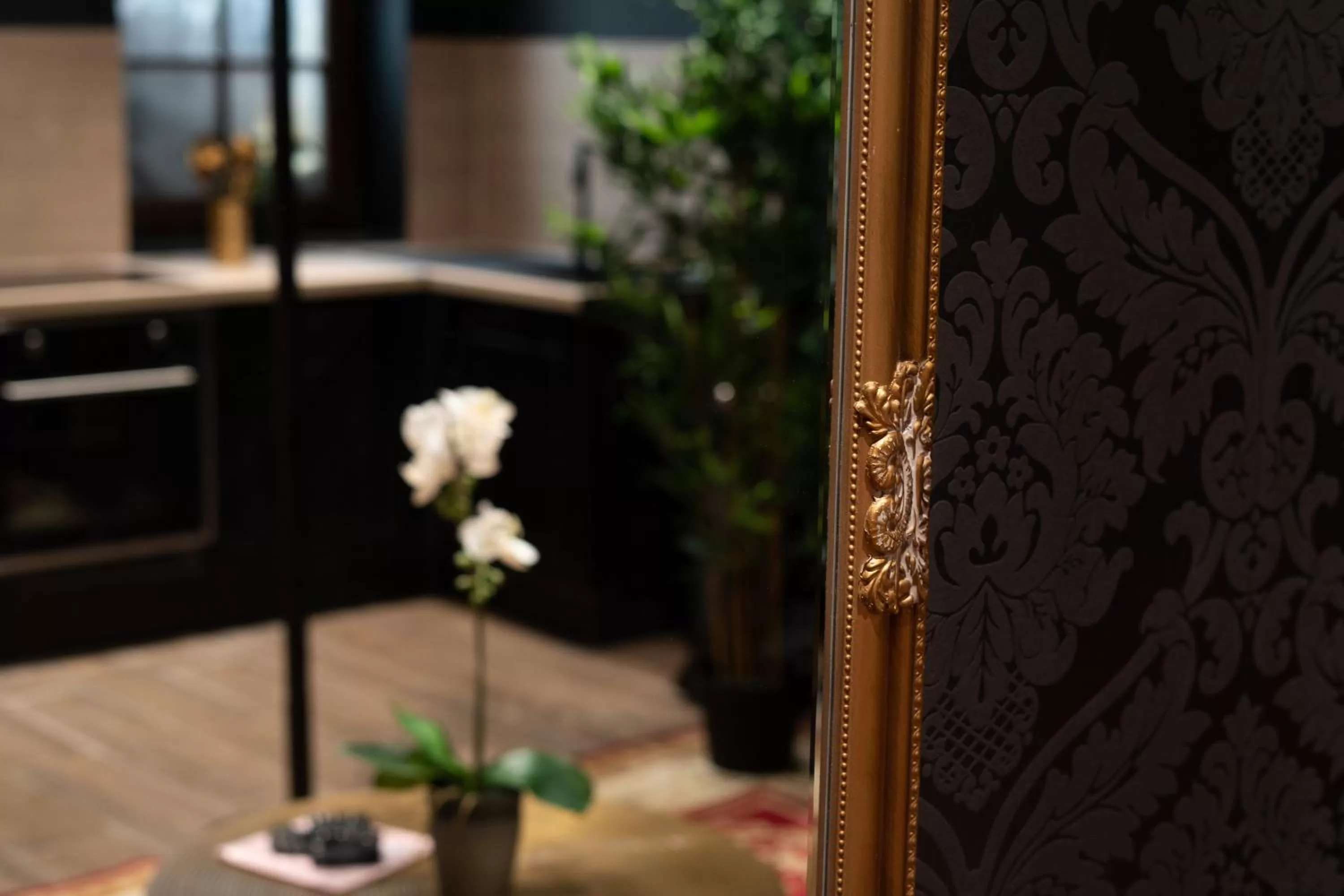 Decorative detail in Capsule Secret - Jacuzzi - Netflix & Home cinéma - Jeux de couple - Barre de pole dance