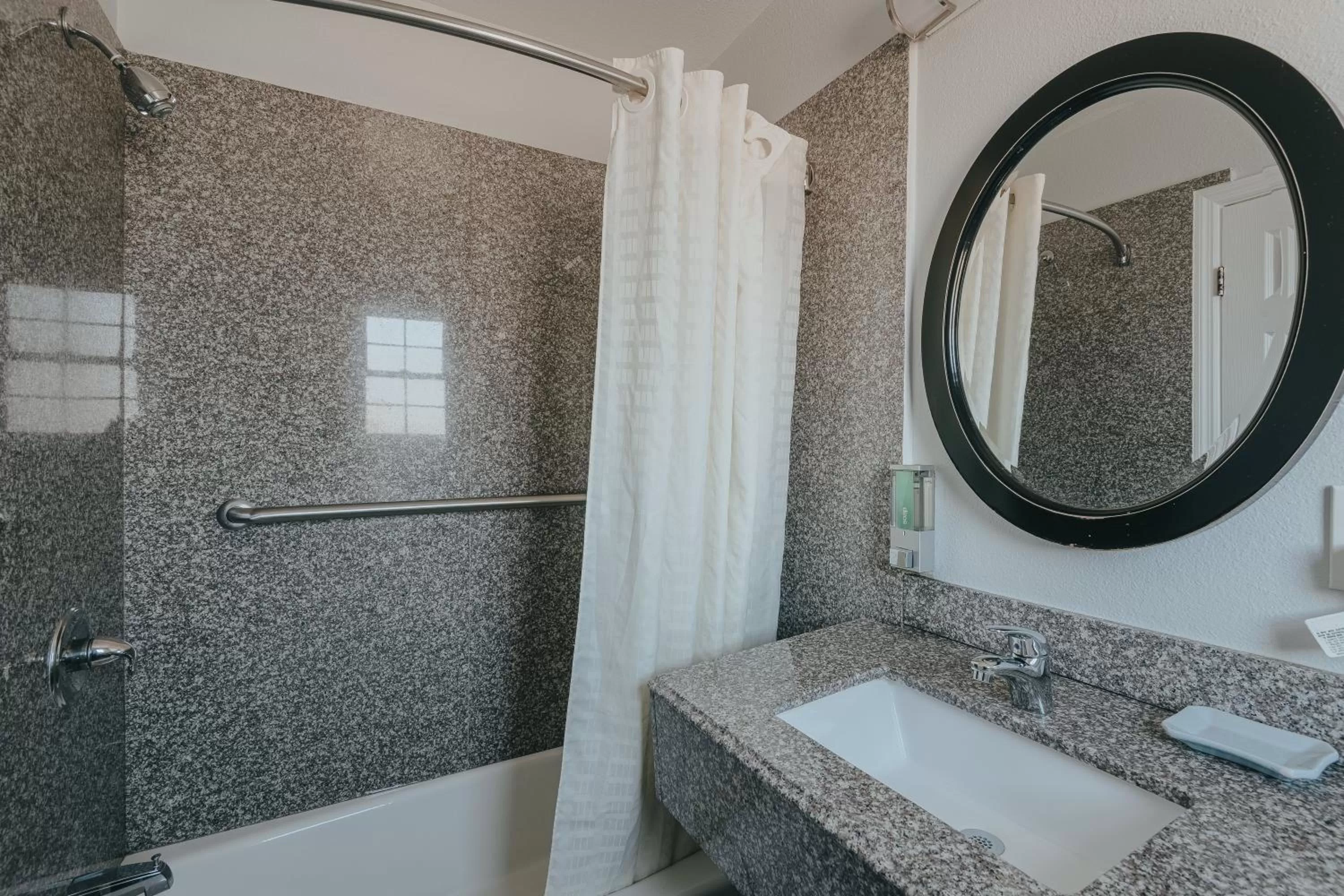 Bathroom in Sea Air Inn & Suites - Downtown - Restaurant Row