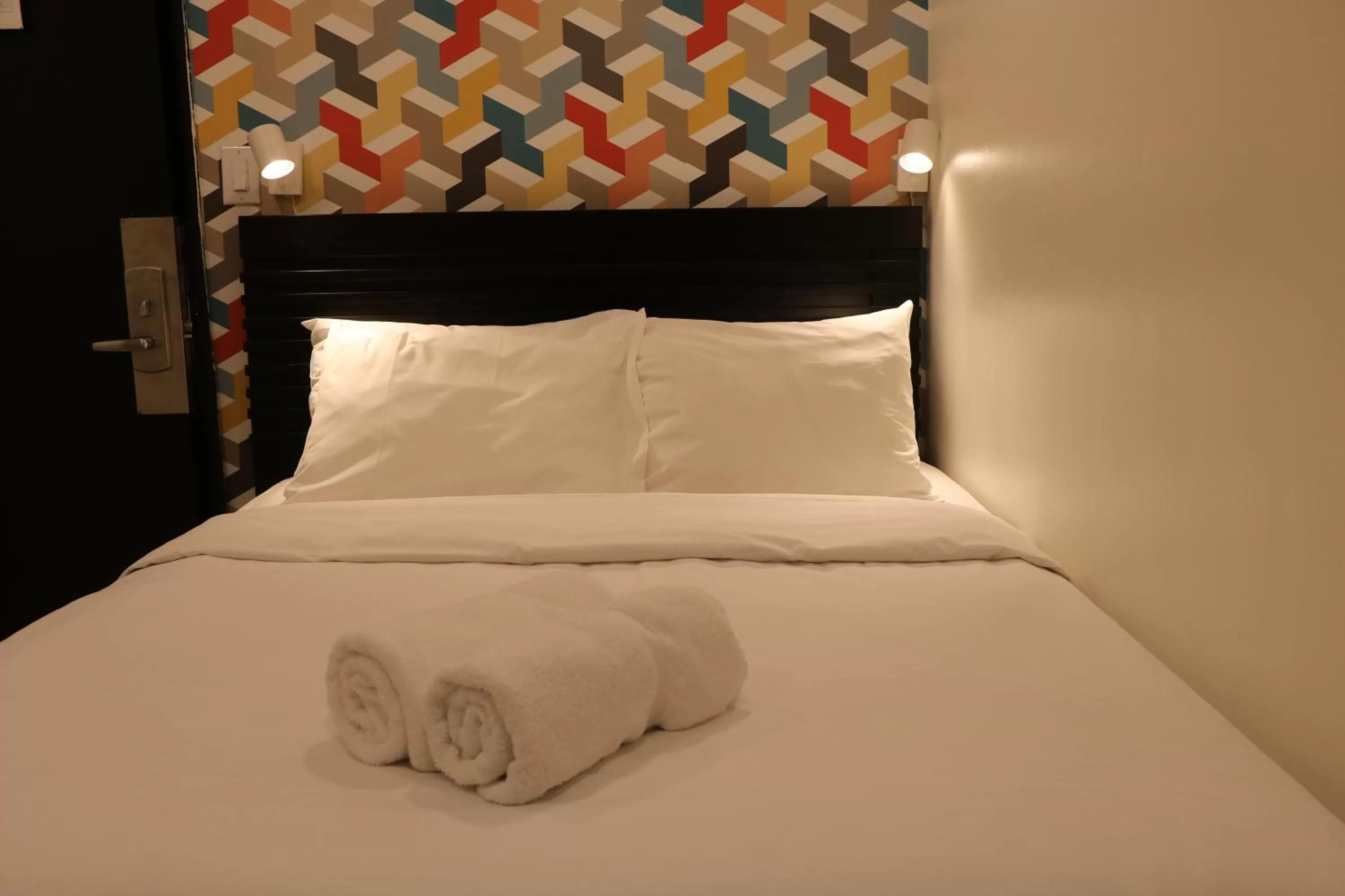 Bedroom, Bed in Pembroke Inn