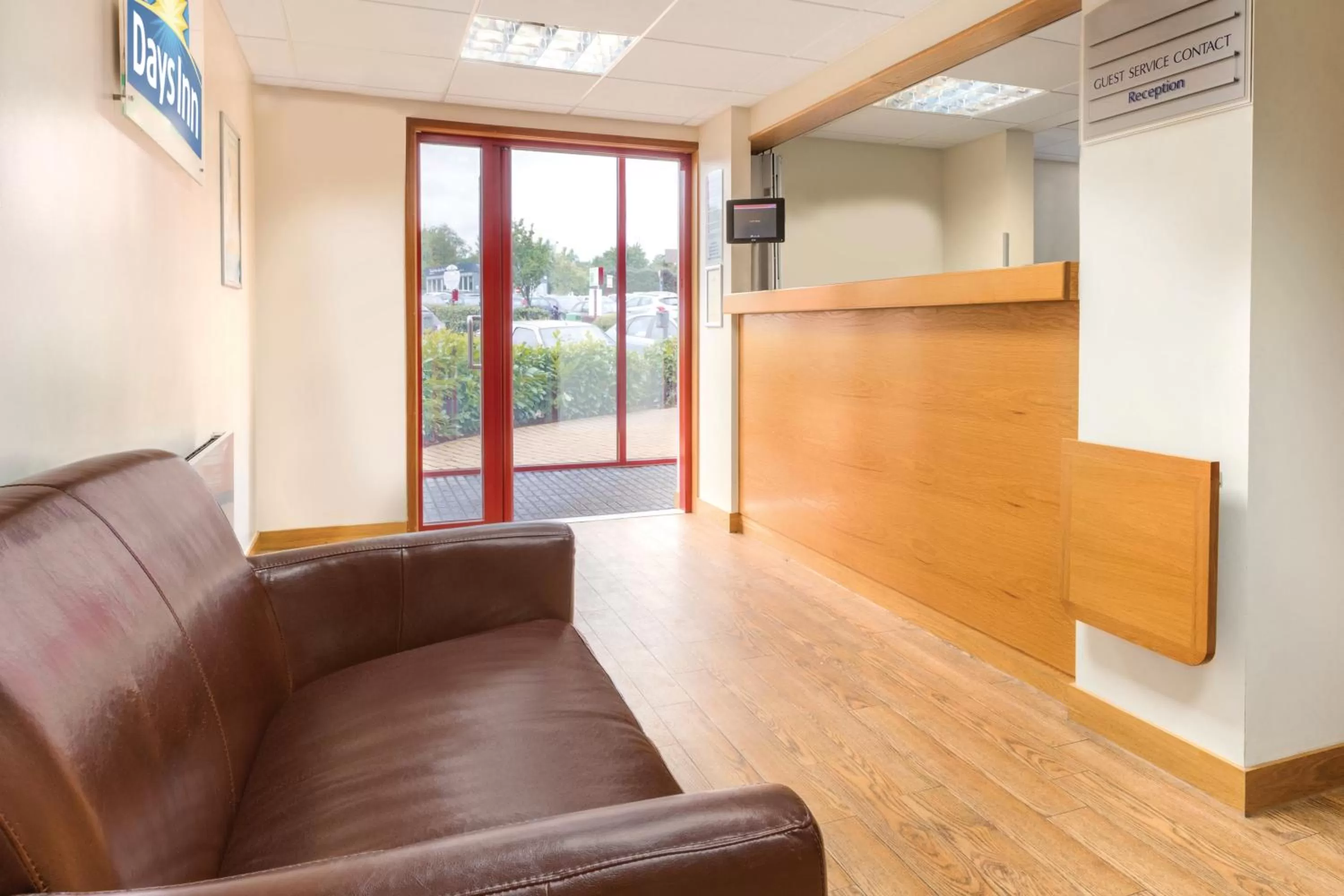 Lobby or reception in Days Inn Magor