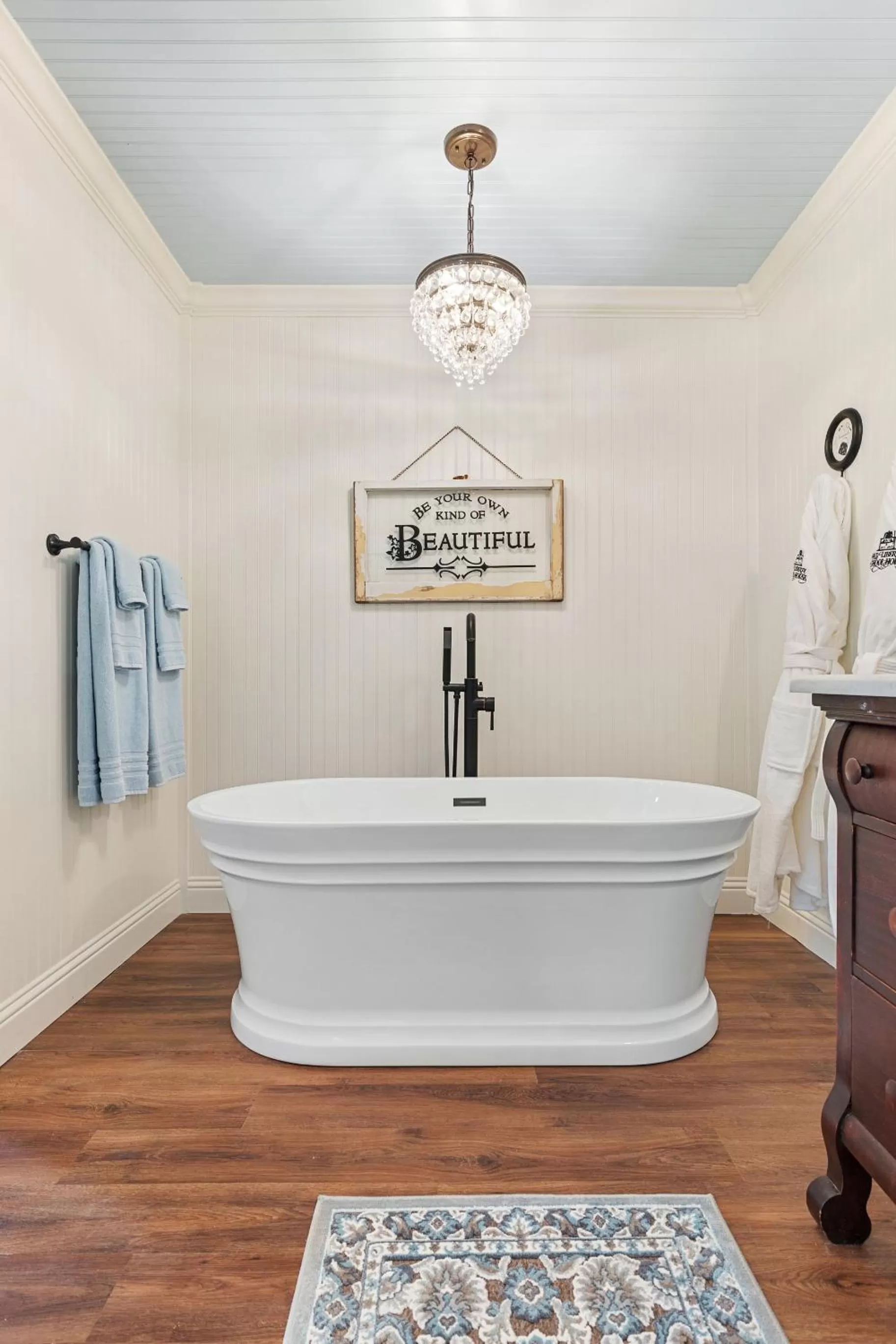 Bath in The Old Liberty Schoolhouse