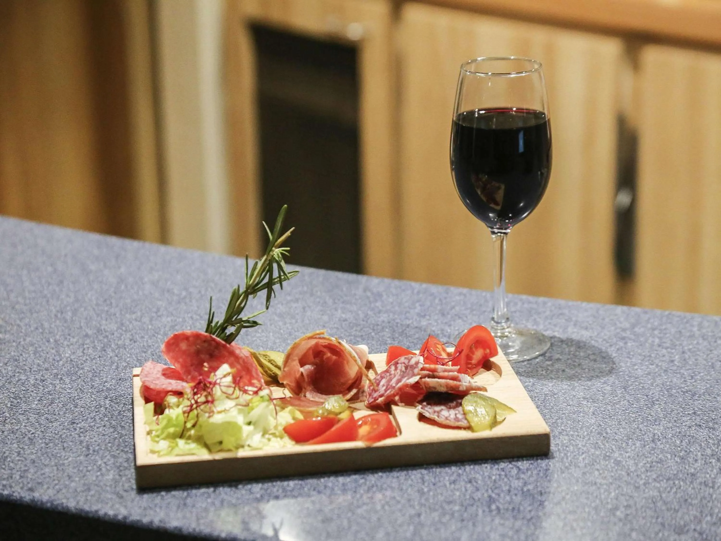 Restaurant/places to eat in ibis Styles Orléans