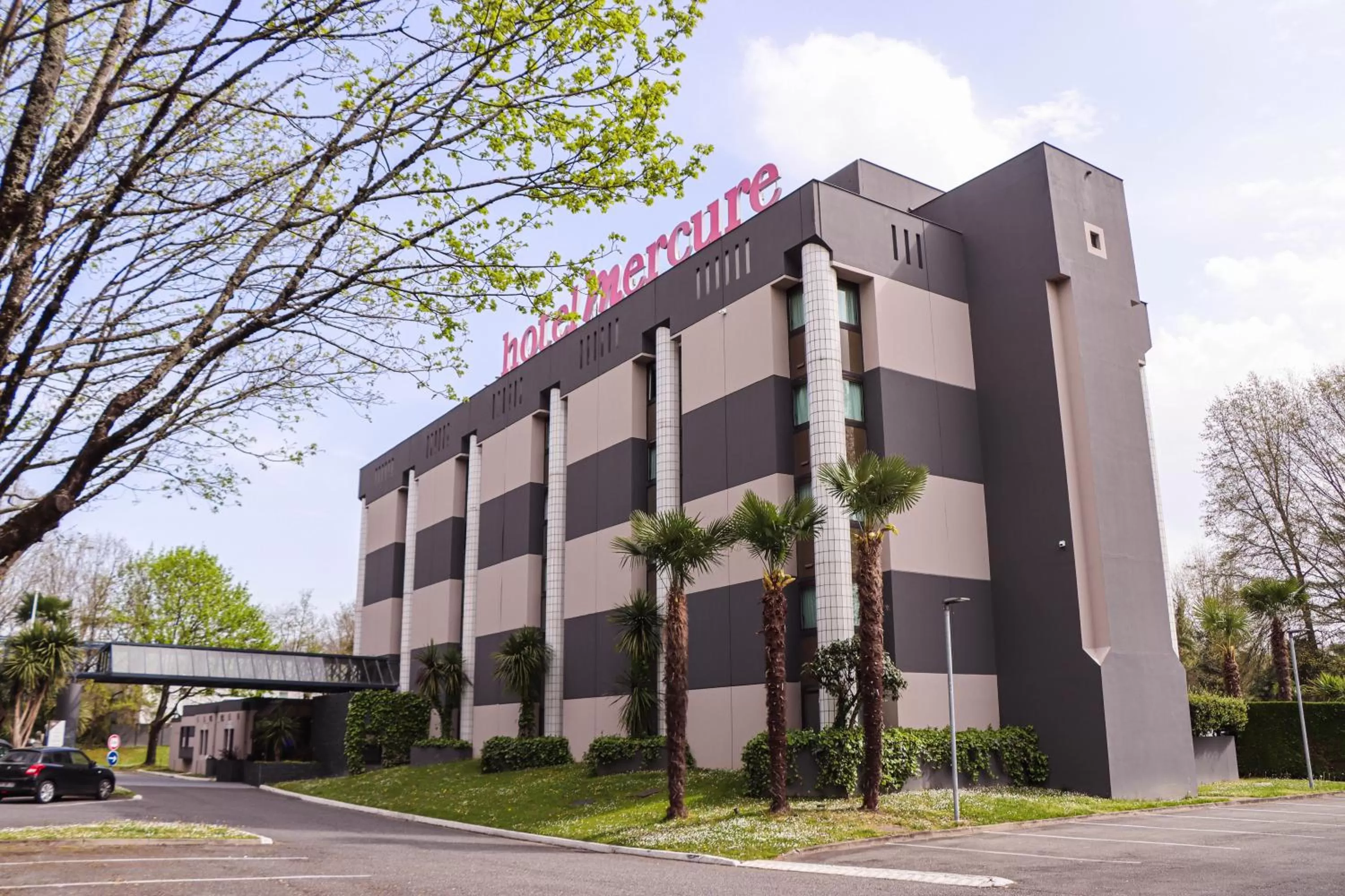 Property building in Mercure Pau Palais des Sports