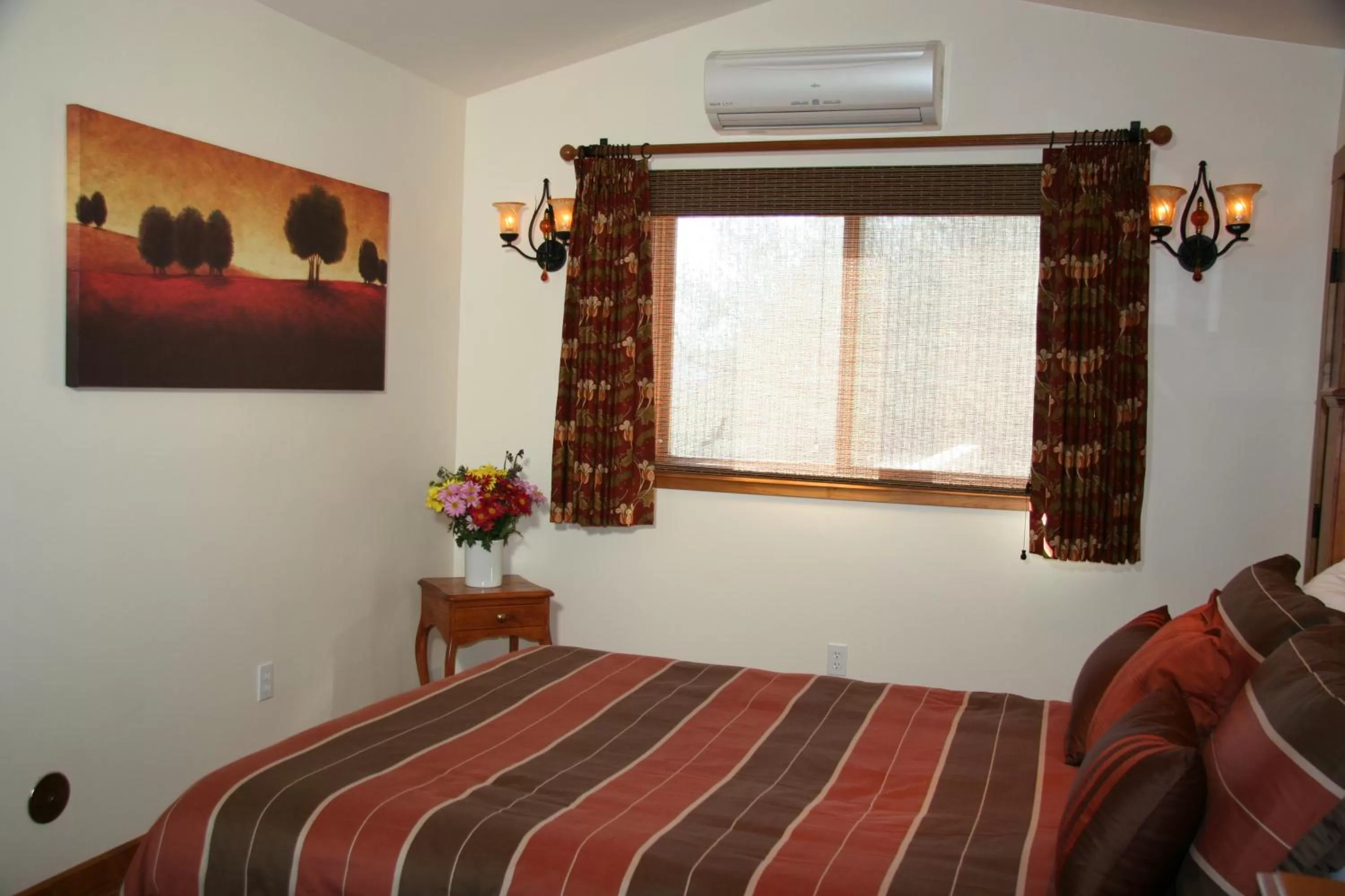 Bedroom, Room Photo in Ojai Retreat & Inn