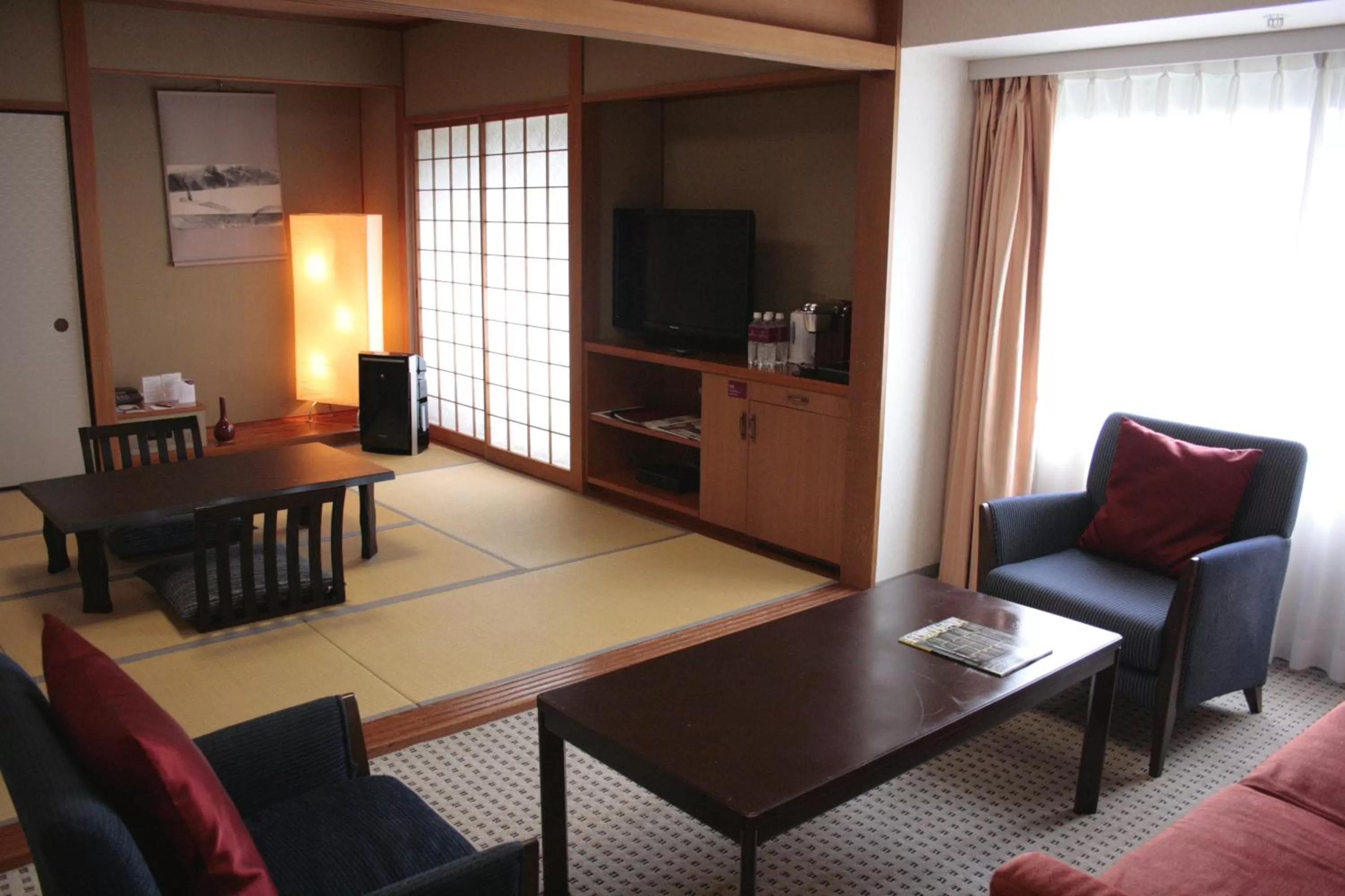 Photo of the whole room in ANA Crowne Plaza Narita by IHG