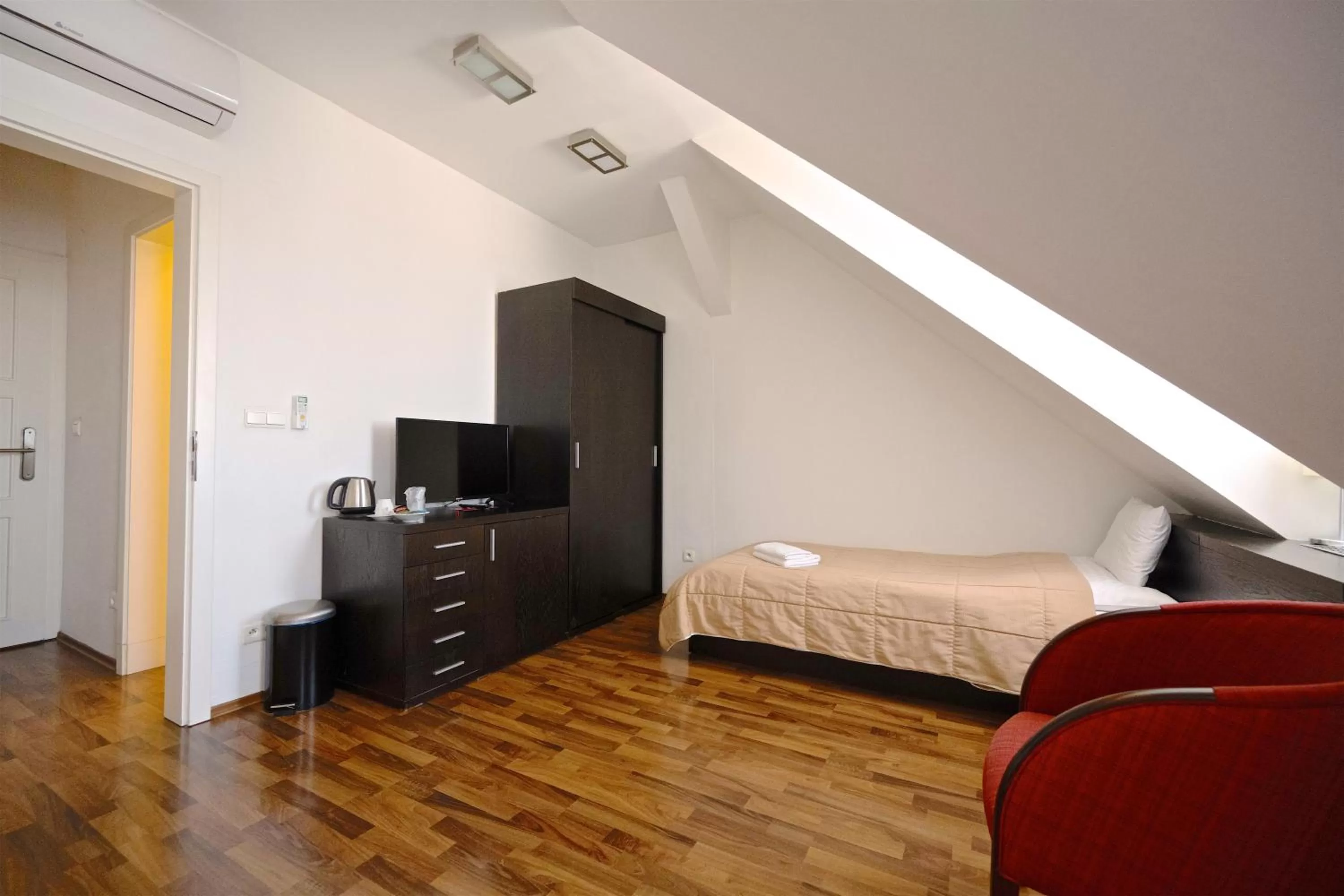 TV and multimedia, Bed in Grand Hotel Trenčin