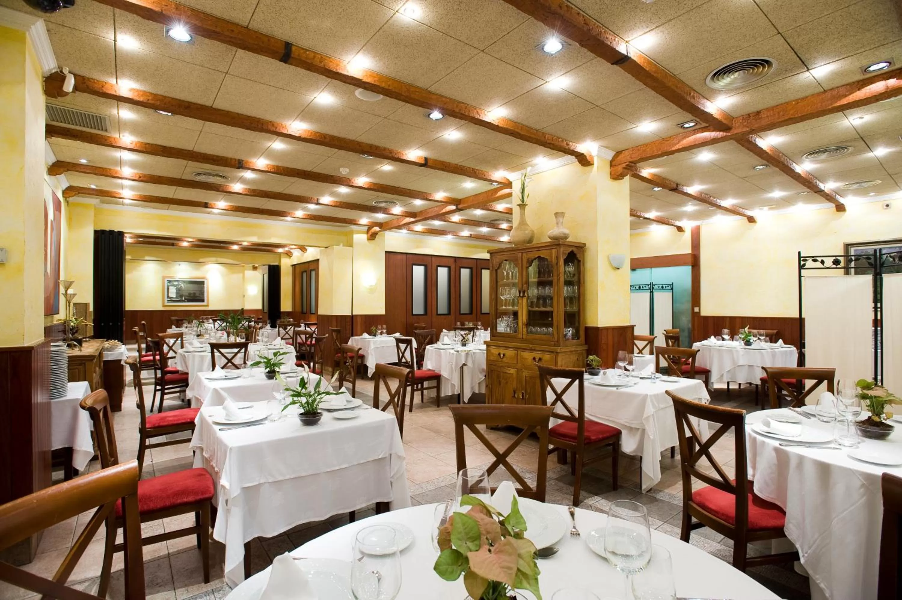 Restaurant/places to eat in Hotel Azahar