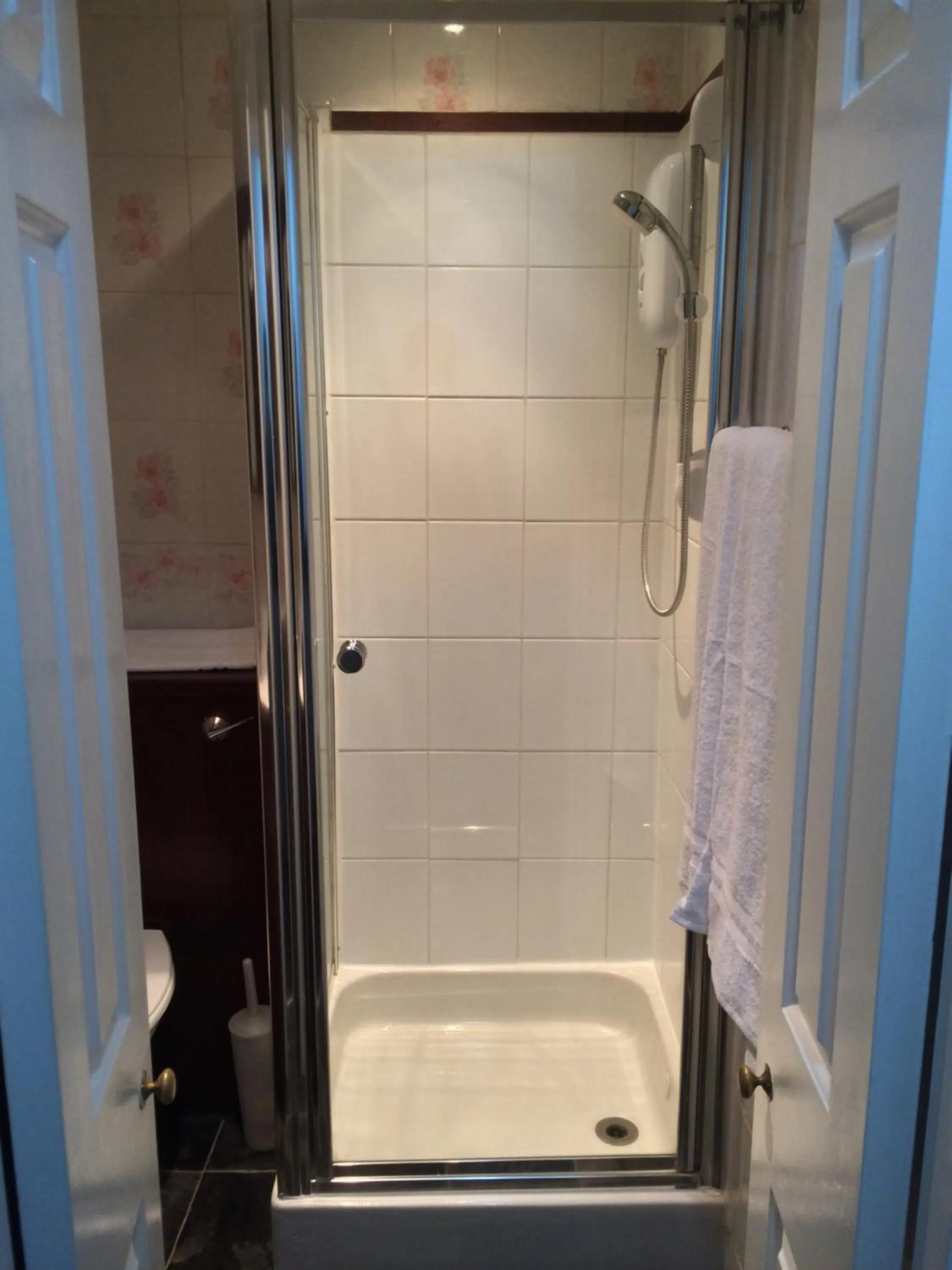 Shower in London Continental Hotel