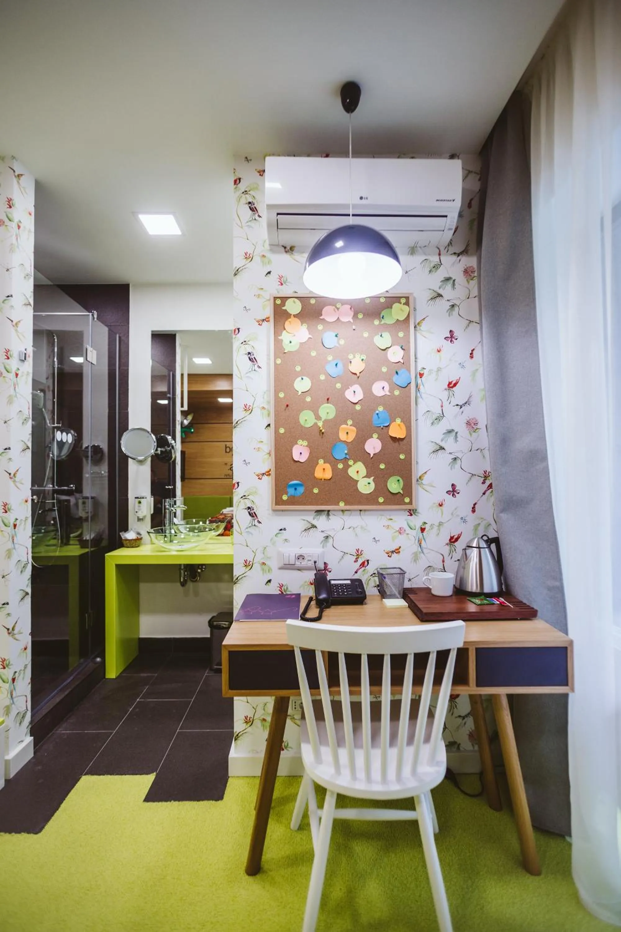 Photo of the whole room in Lol et Lola Hotel